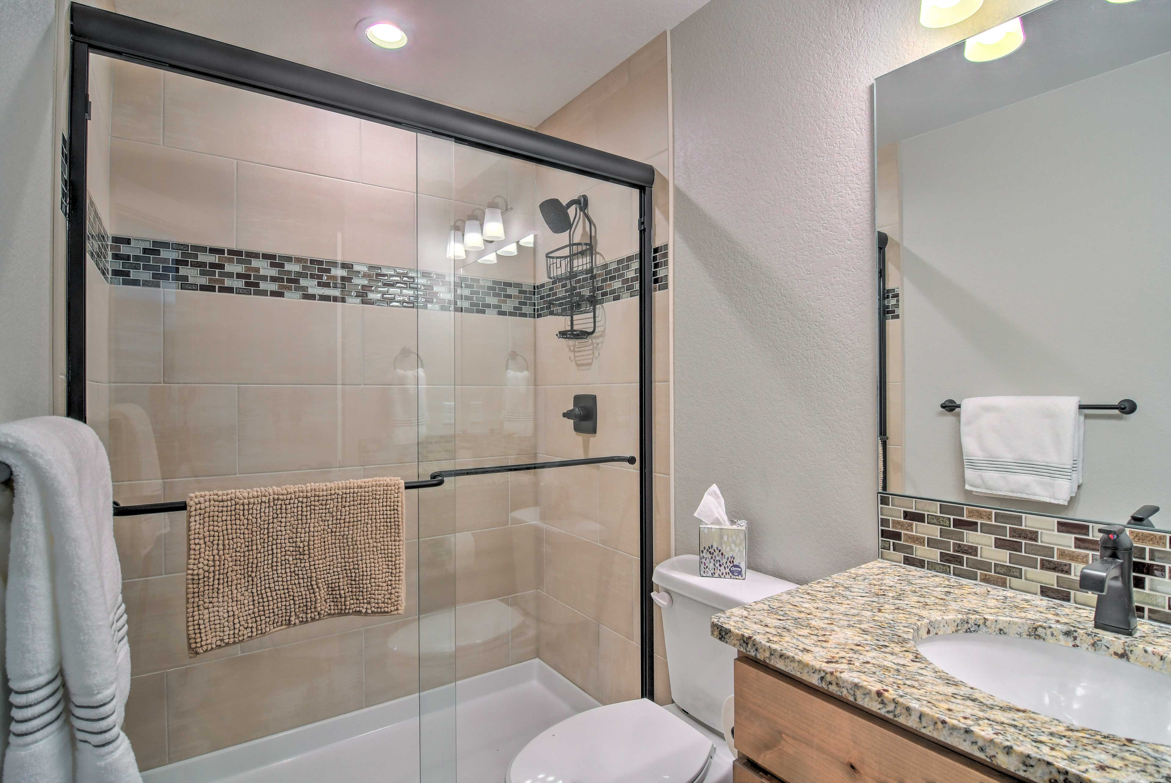 En-Suite Bathroom | Towels Provided | Complimentary Toiletries