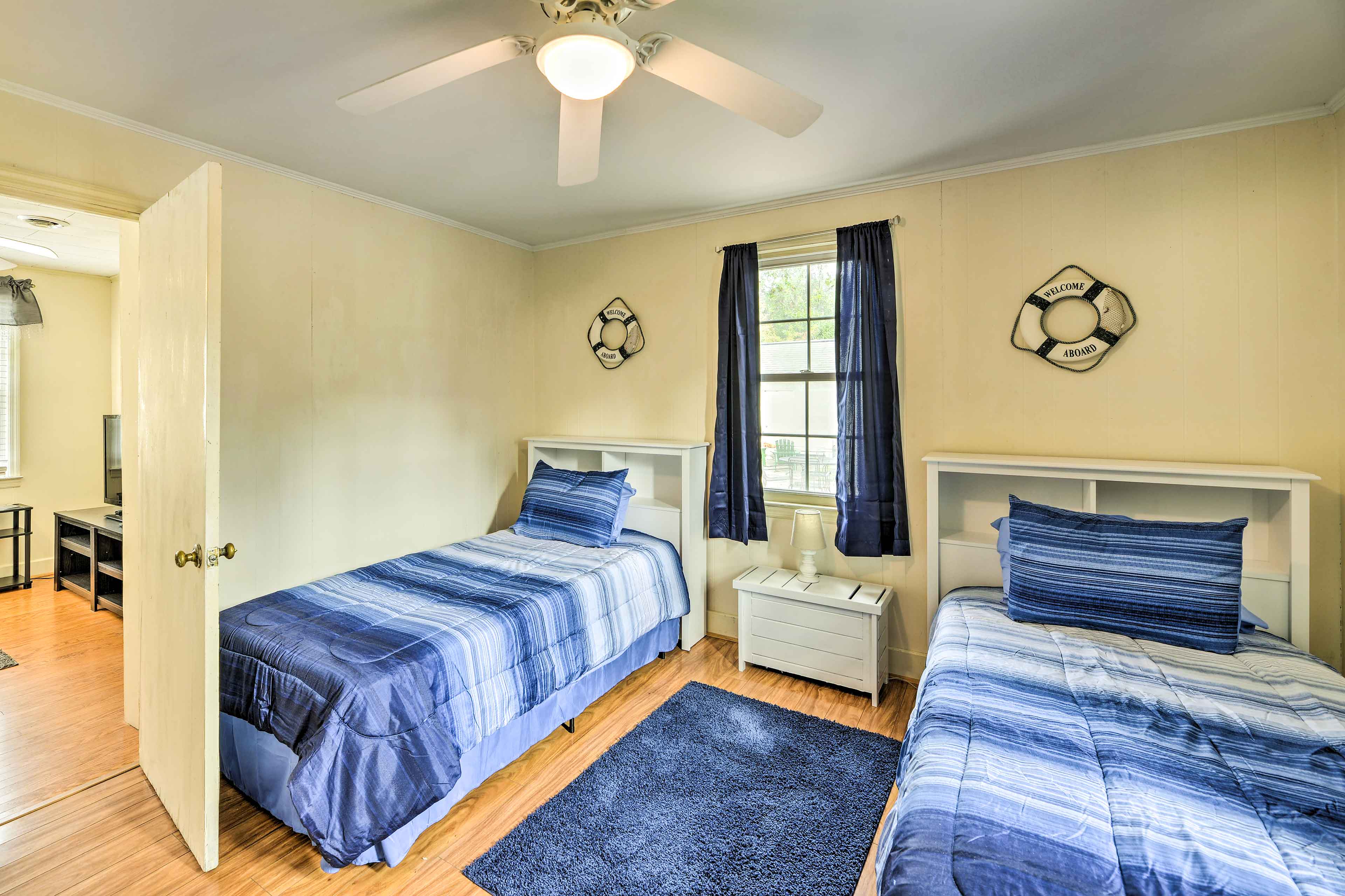 Bedroom 3 | 2 Twin Beds | Smart TV | Closet | Linens Provided