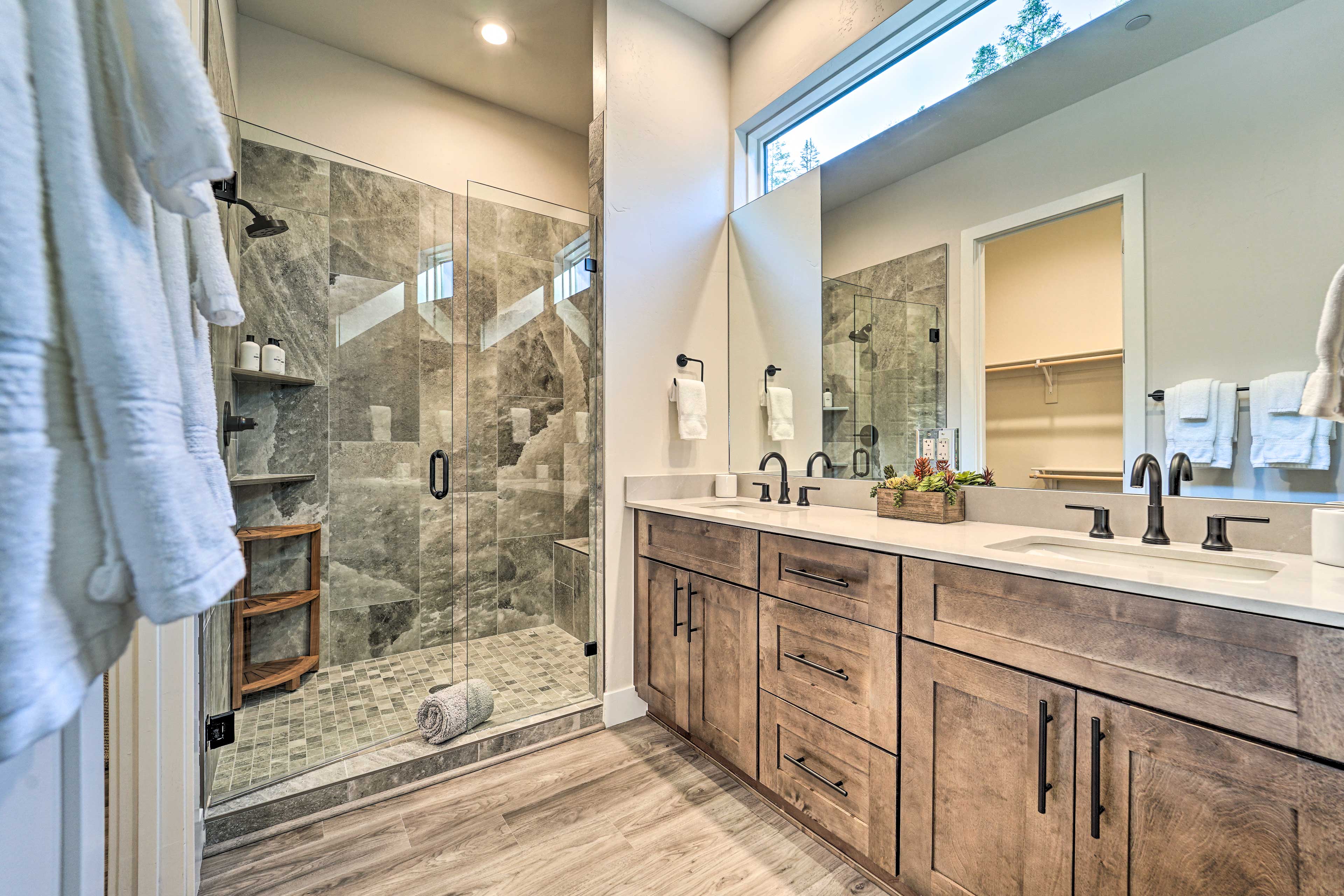 En-Suite Bathroom | Towels Provided