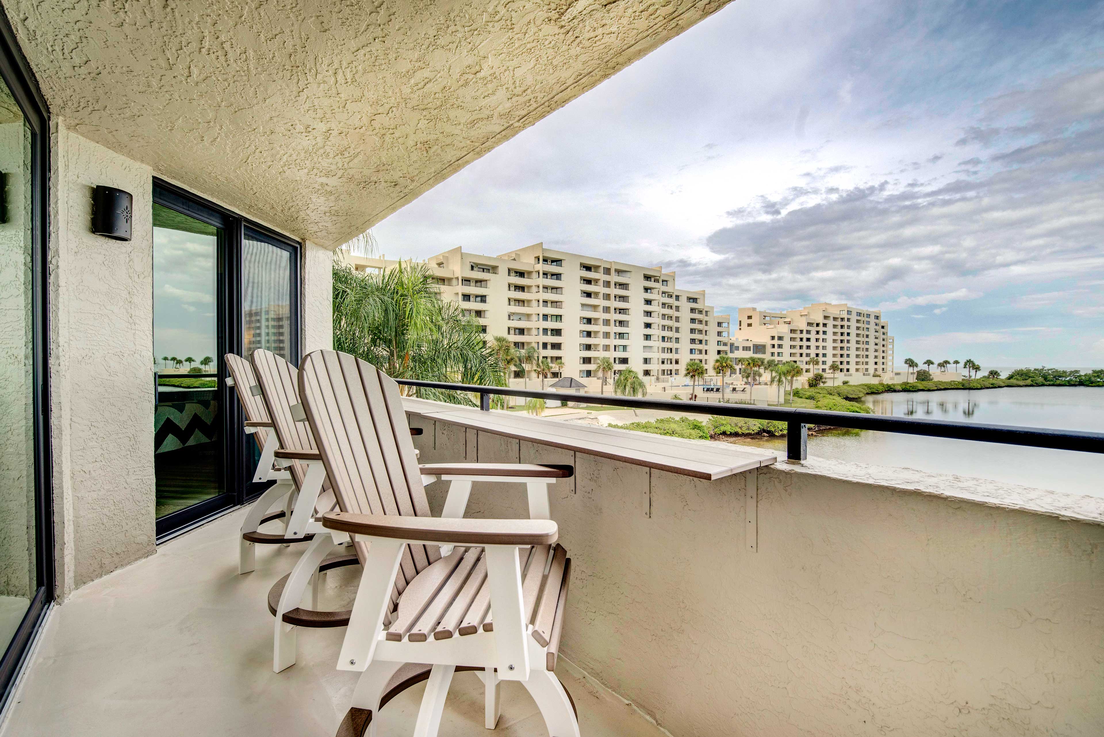 Private Balcony | Beach Views | Single Kayak & Double Kayak