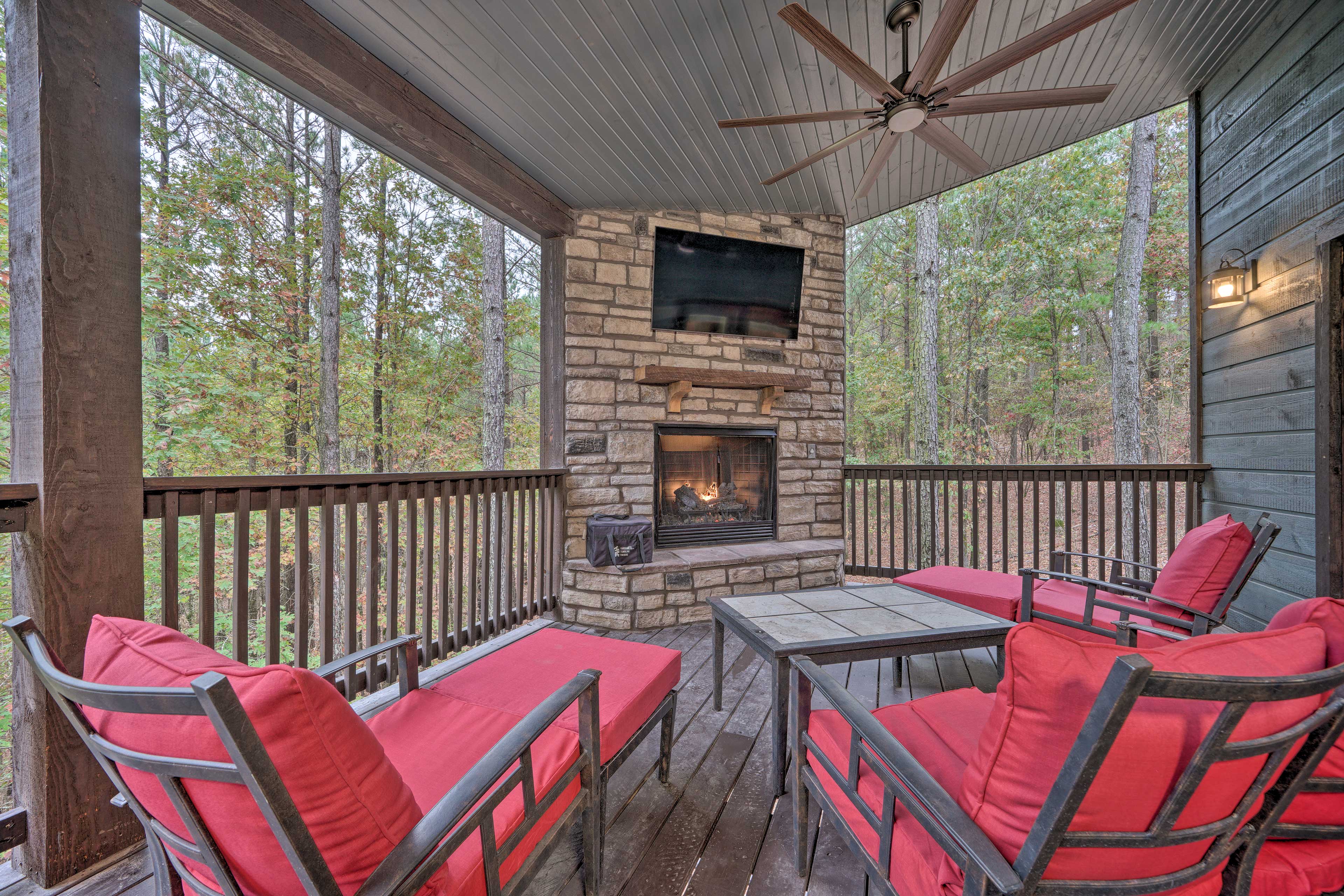 Upper Deck | Smart TV | Outdoor Fireplace (Seasonal, Available in Winter)