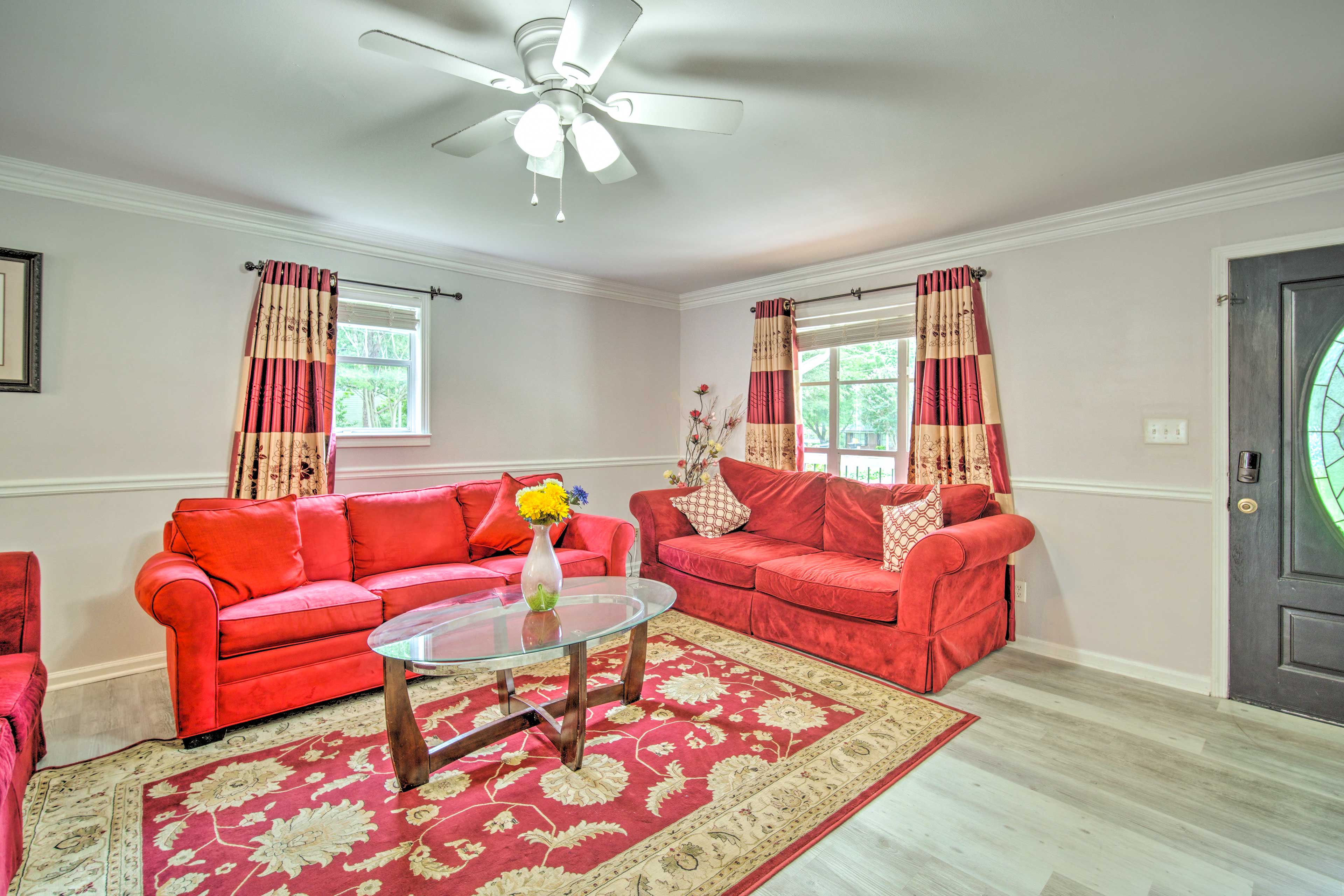 Living Room | Free WiFi | Central Heating & A/C | Sleeper Sofa | DVD Player