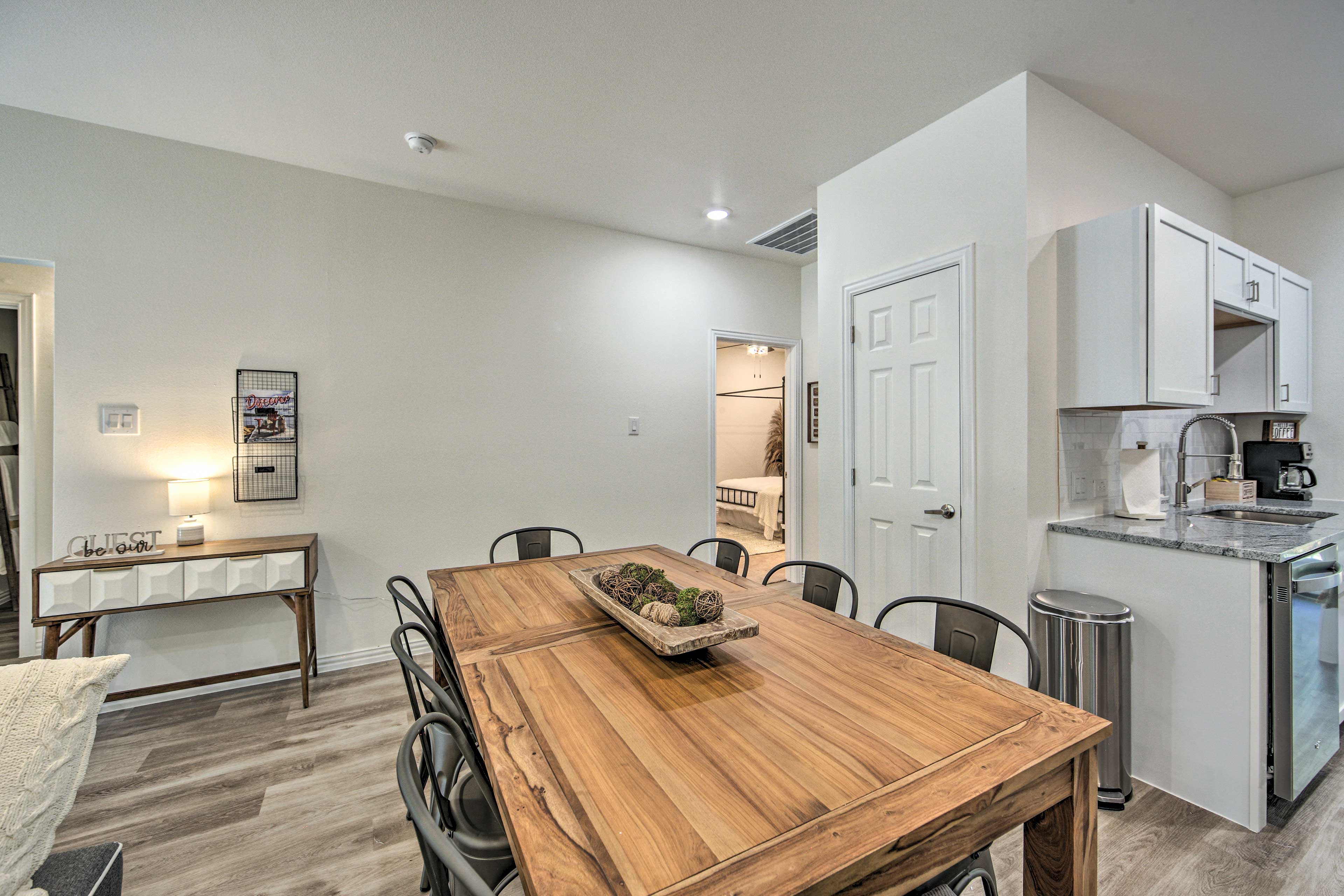 Dining Area | Central Air Conditioning