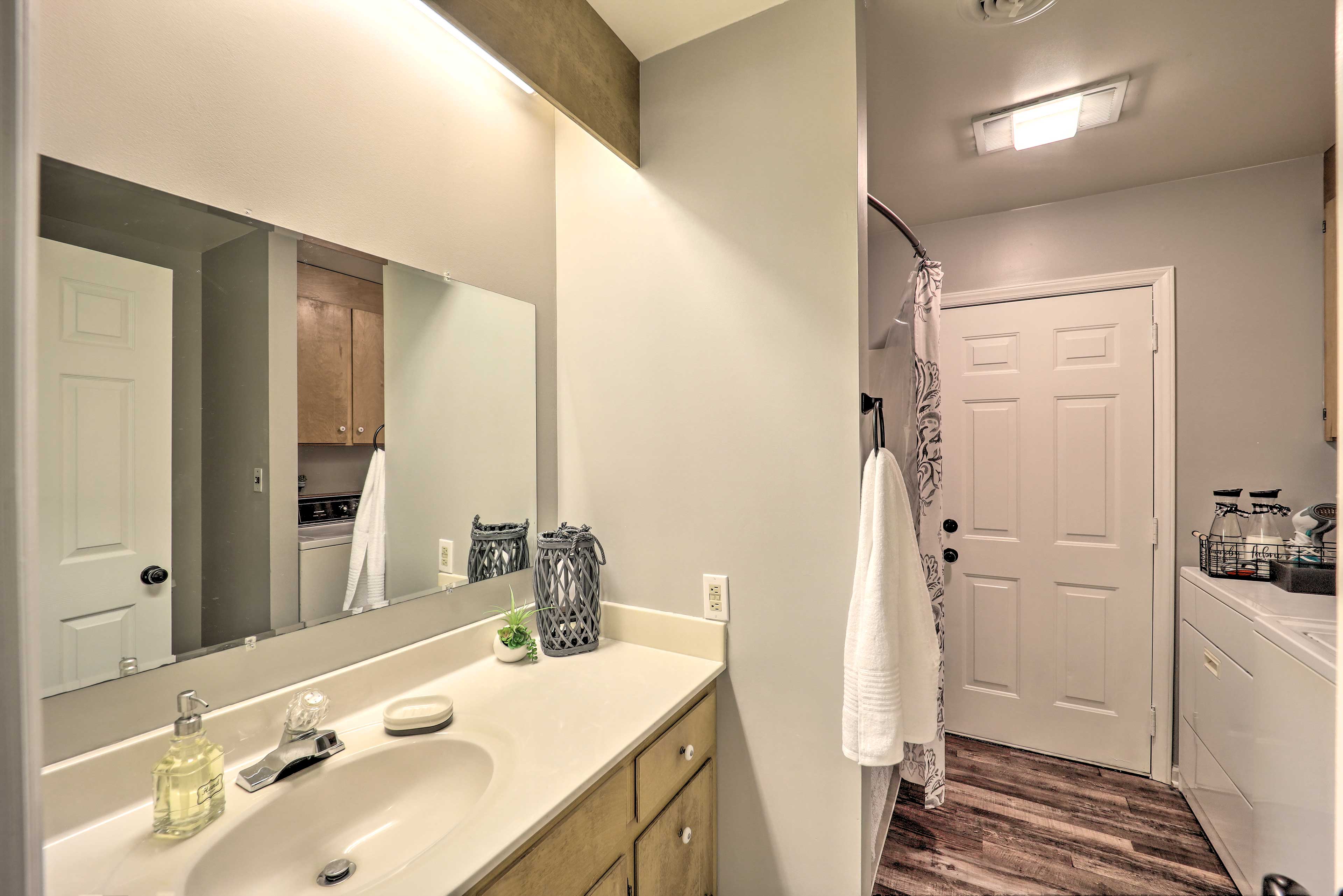 Full Bathroom | Complimentary Toiletries | In-Unit Laundry | Detergent Provided