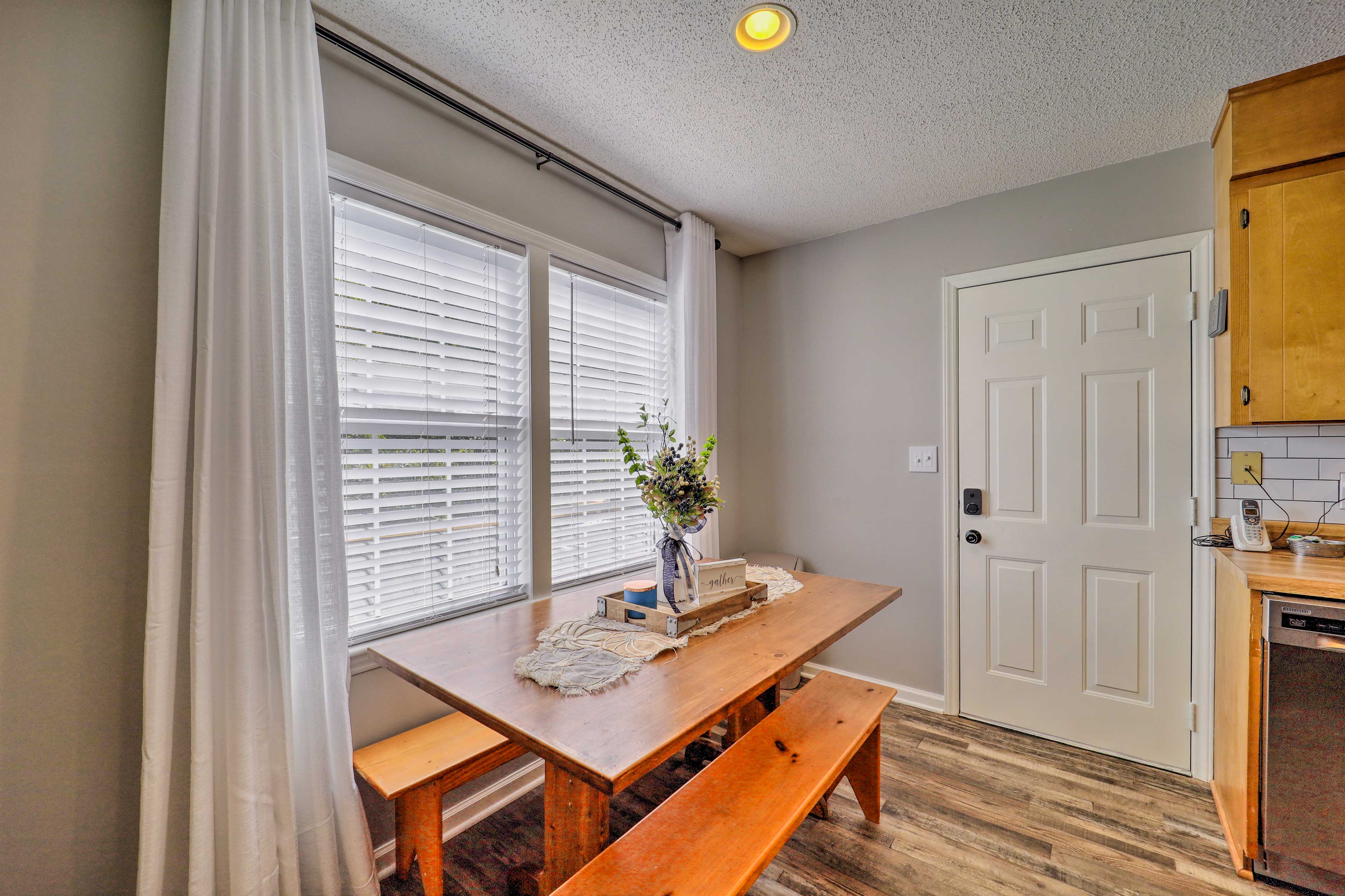 Dining Area | Dishware/Flatware