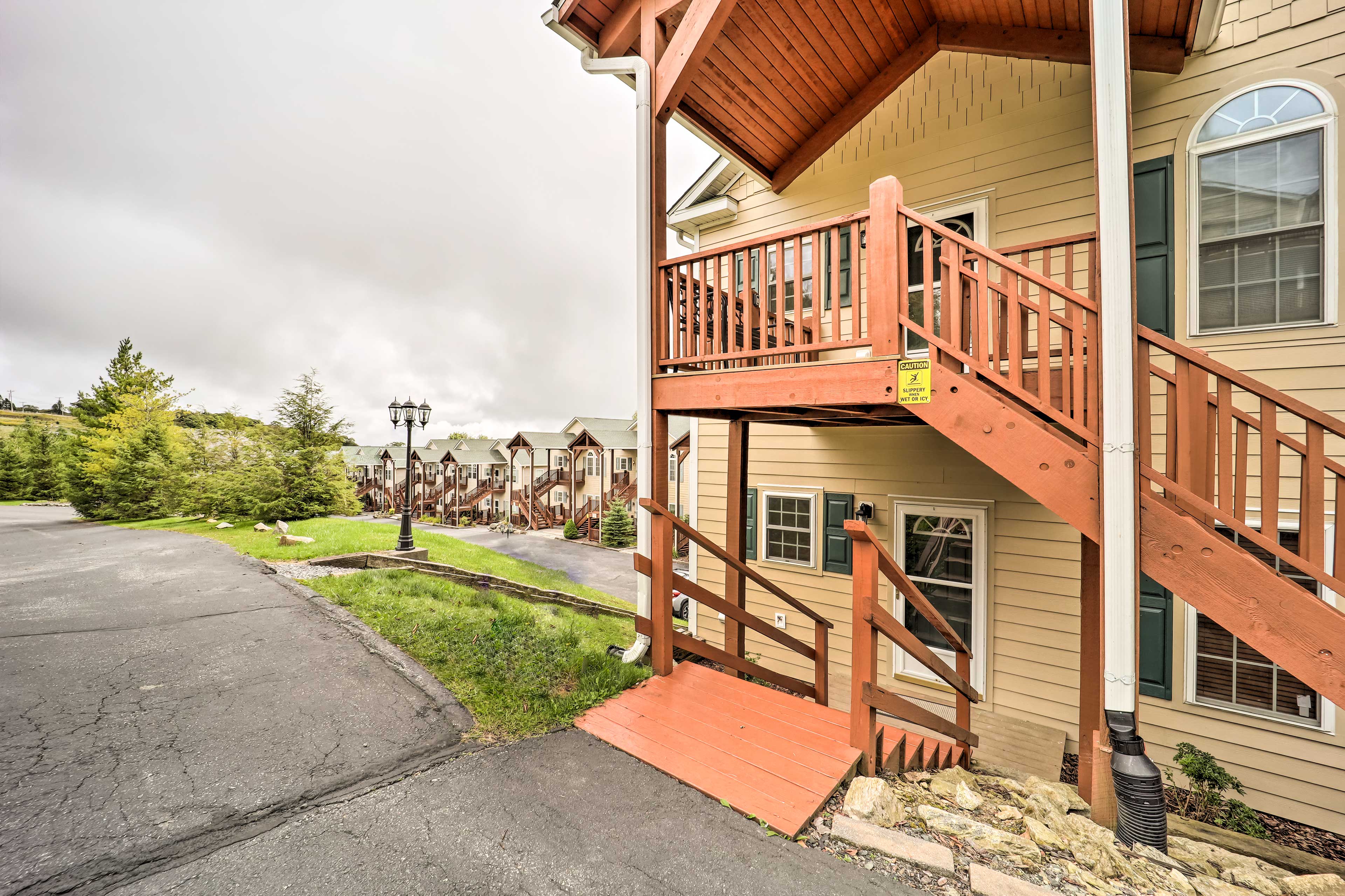 Exterior | Stairs to Access 2nd-Floor Unit | Community Parking Lot (2 Vehicles)