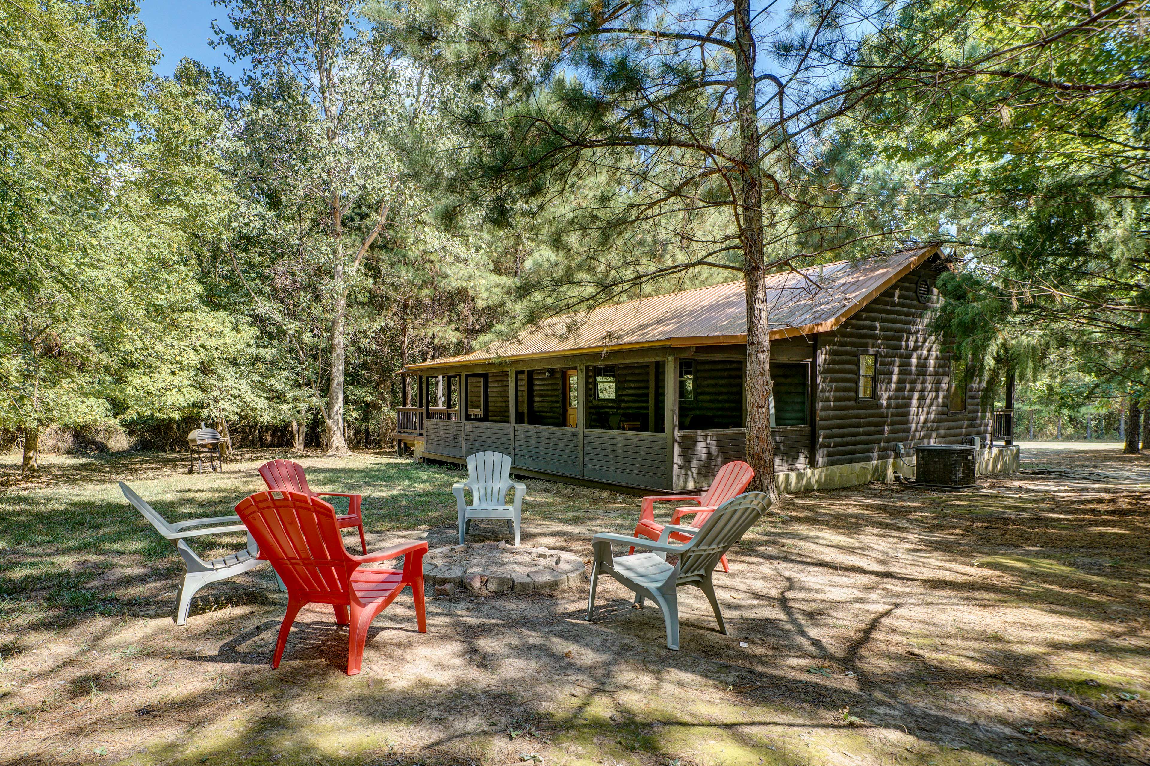 Broken Bow Vacation Rental | 1,056 Sq Ft | 3BR | 2BA | Stairs Required