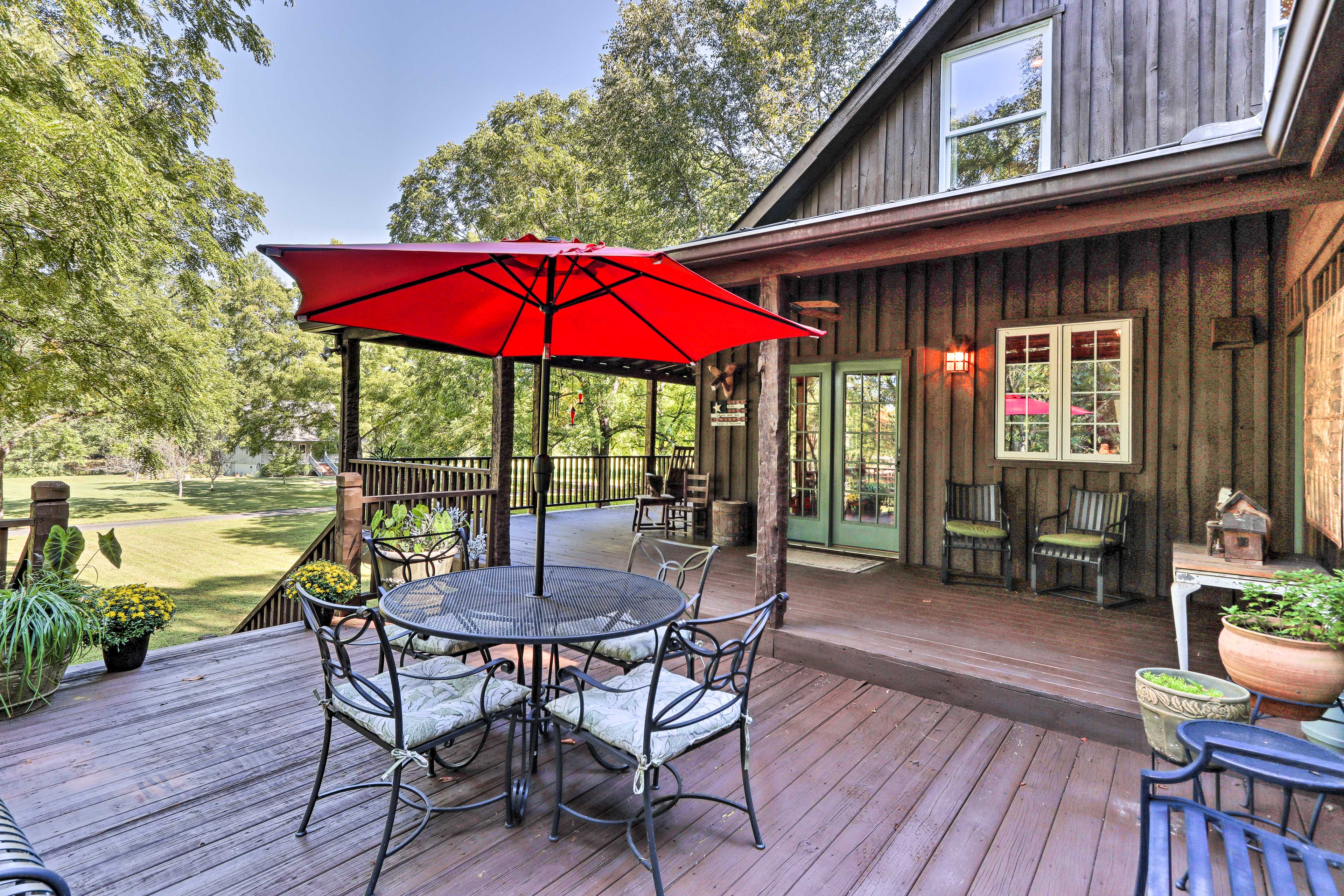 Deck | Outdoor Seating & Dining | Outdoor Ceiling Fans | Free WiFi