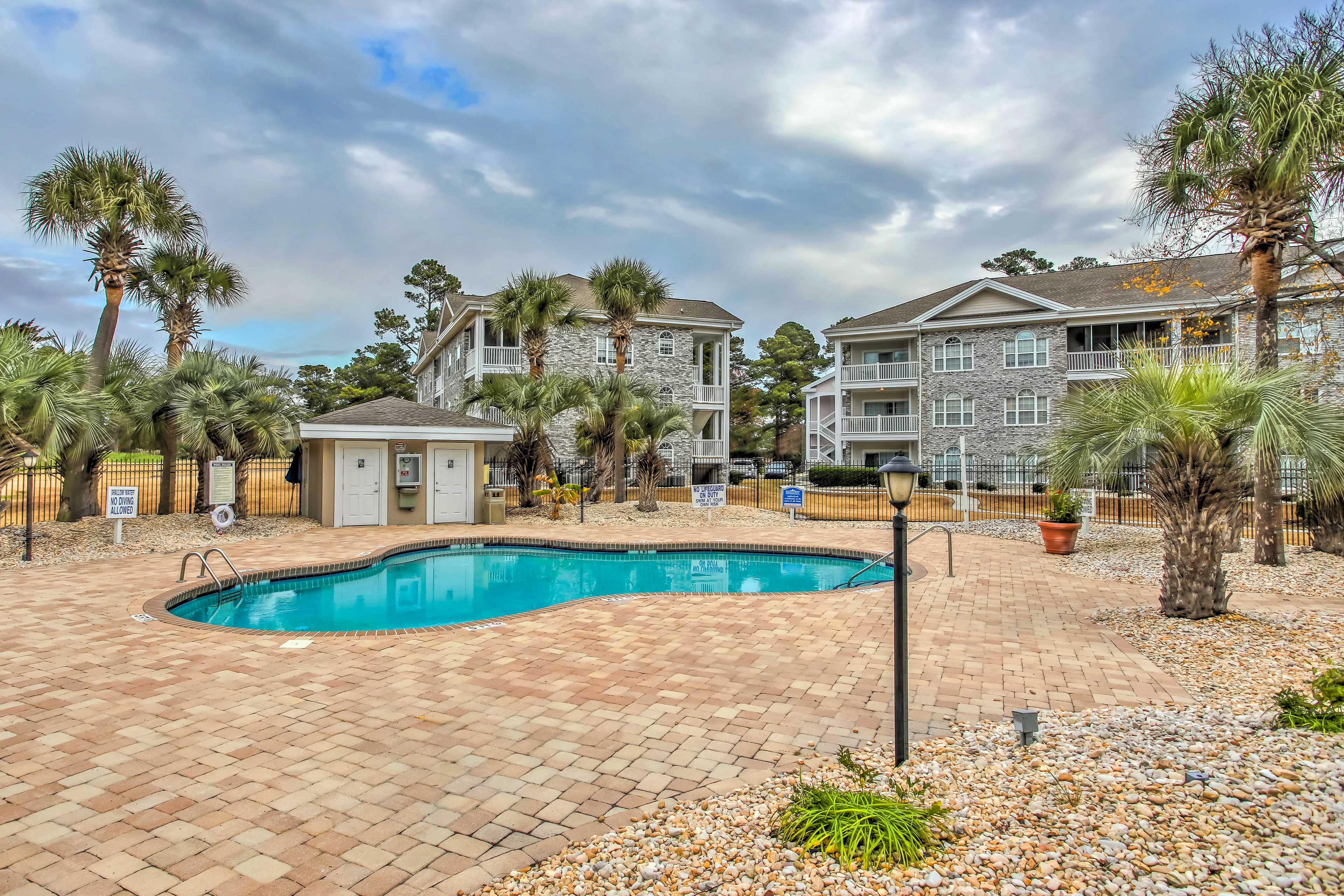 Community Pool & Hot Tub