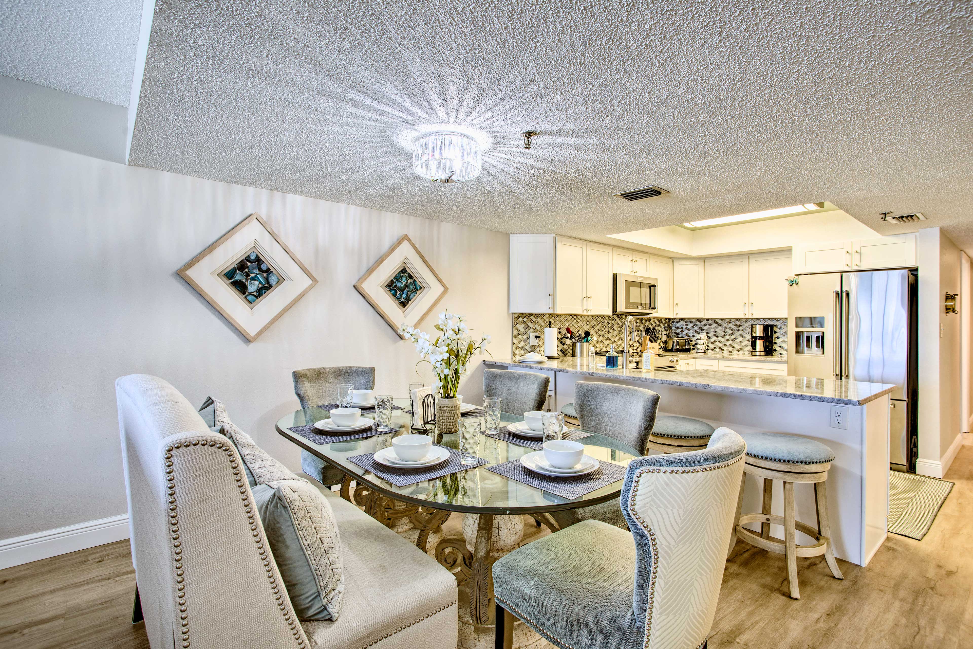 Dining Area | Dishware & Flatware Provided