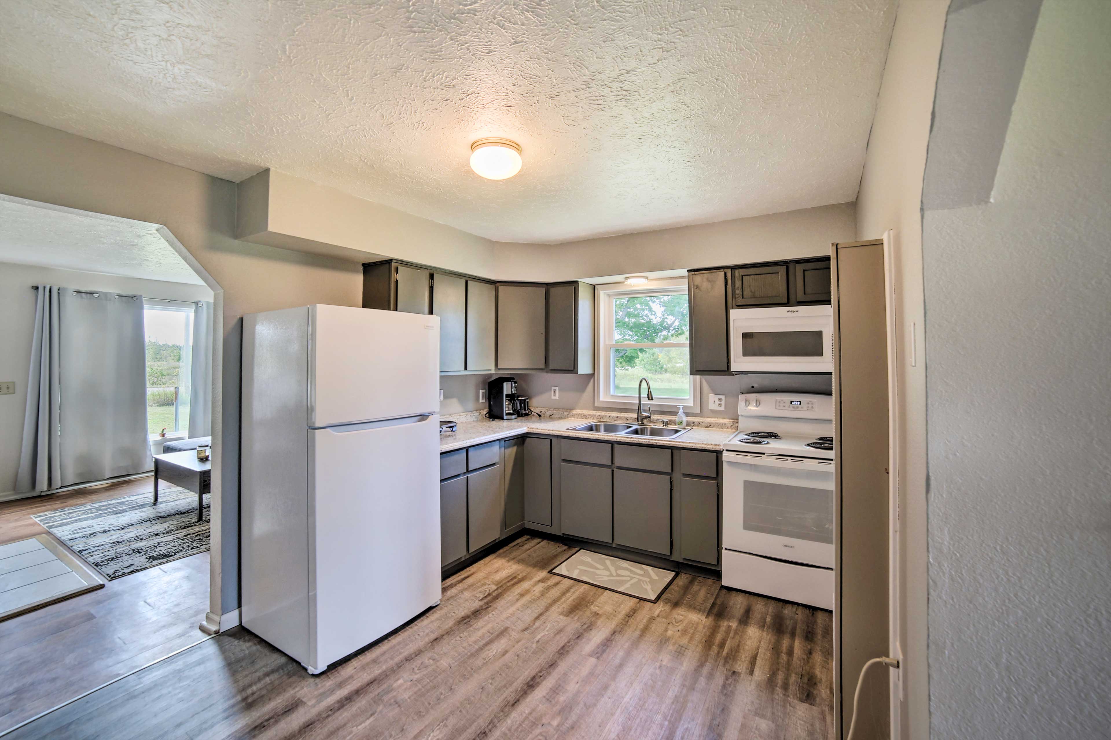 Kitchen | Main Level | Complimentary Spices | Toaster