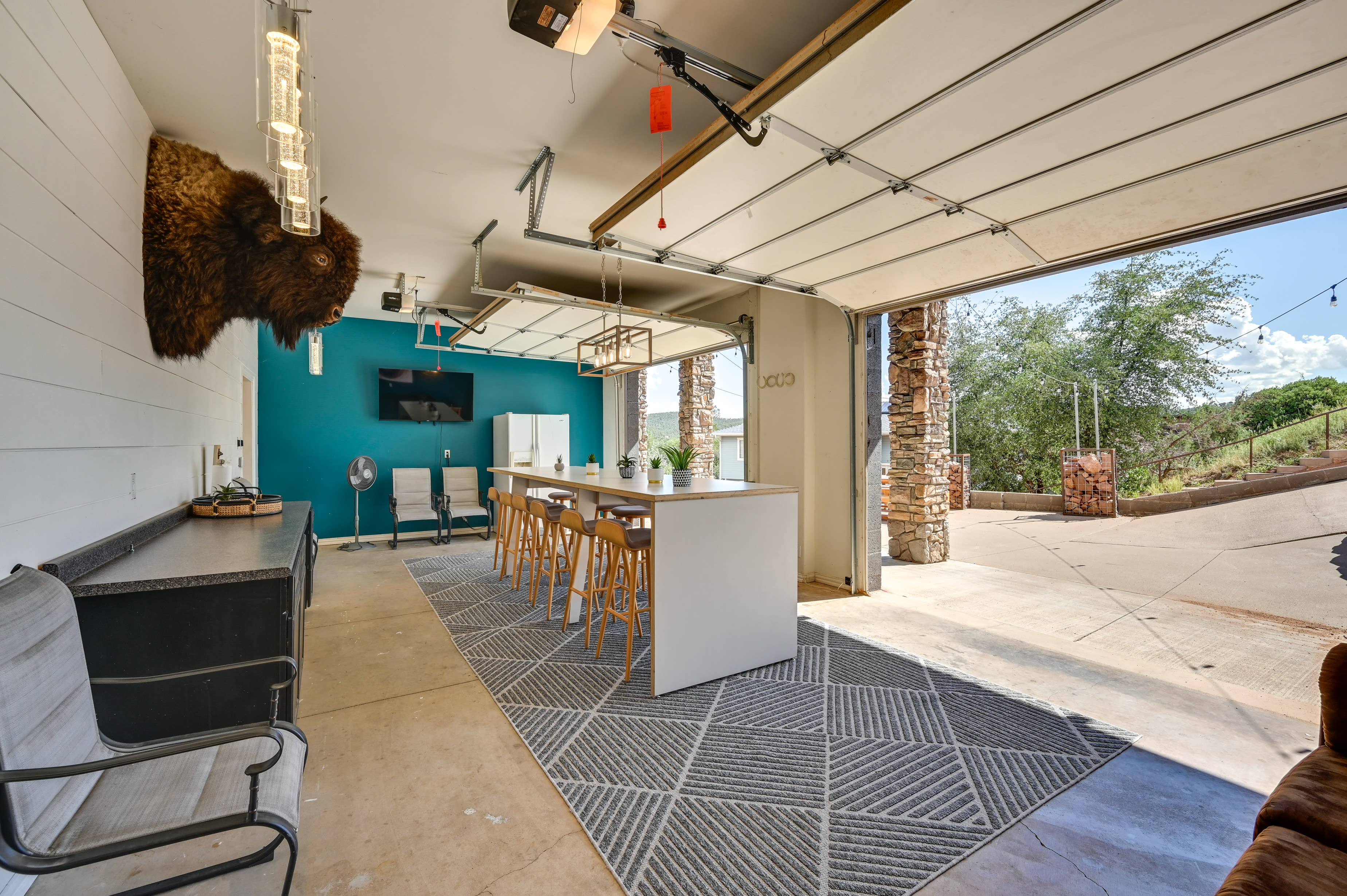 Outdoor Dining Area | Mountain Views | Hiking Trail Access On-Site