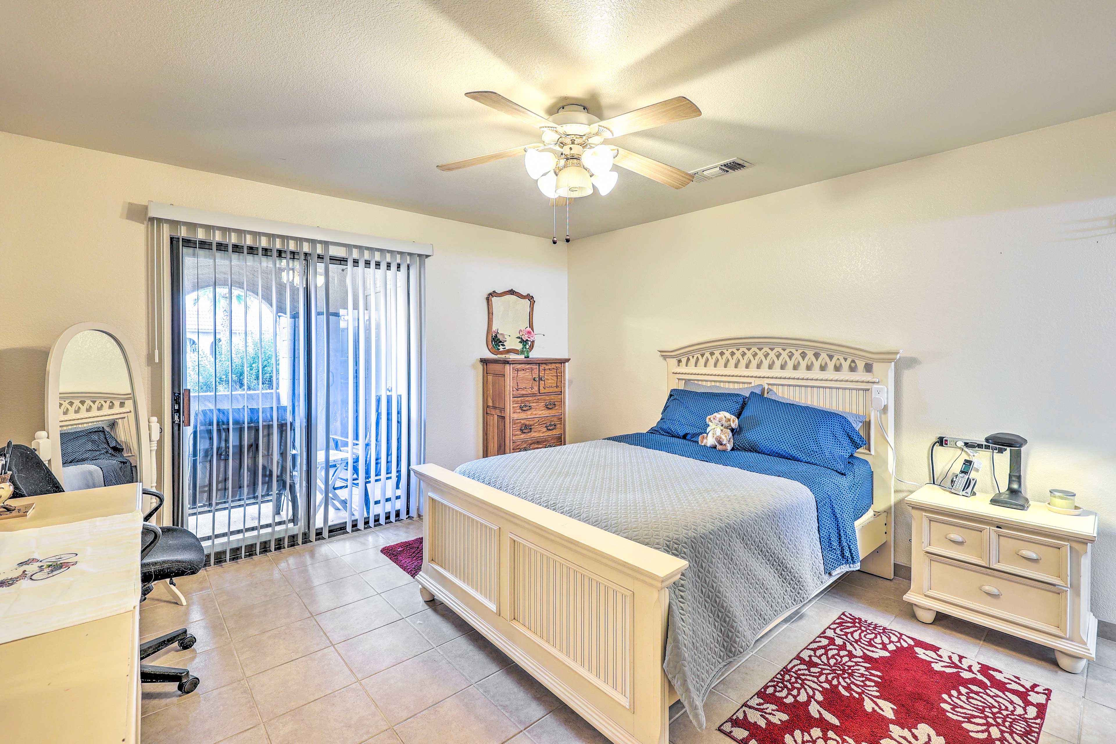 Bedroom 1 | Queen Bed | En-Suite Bathroom