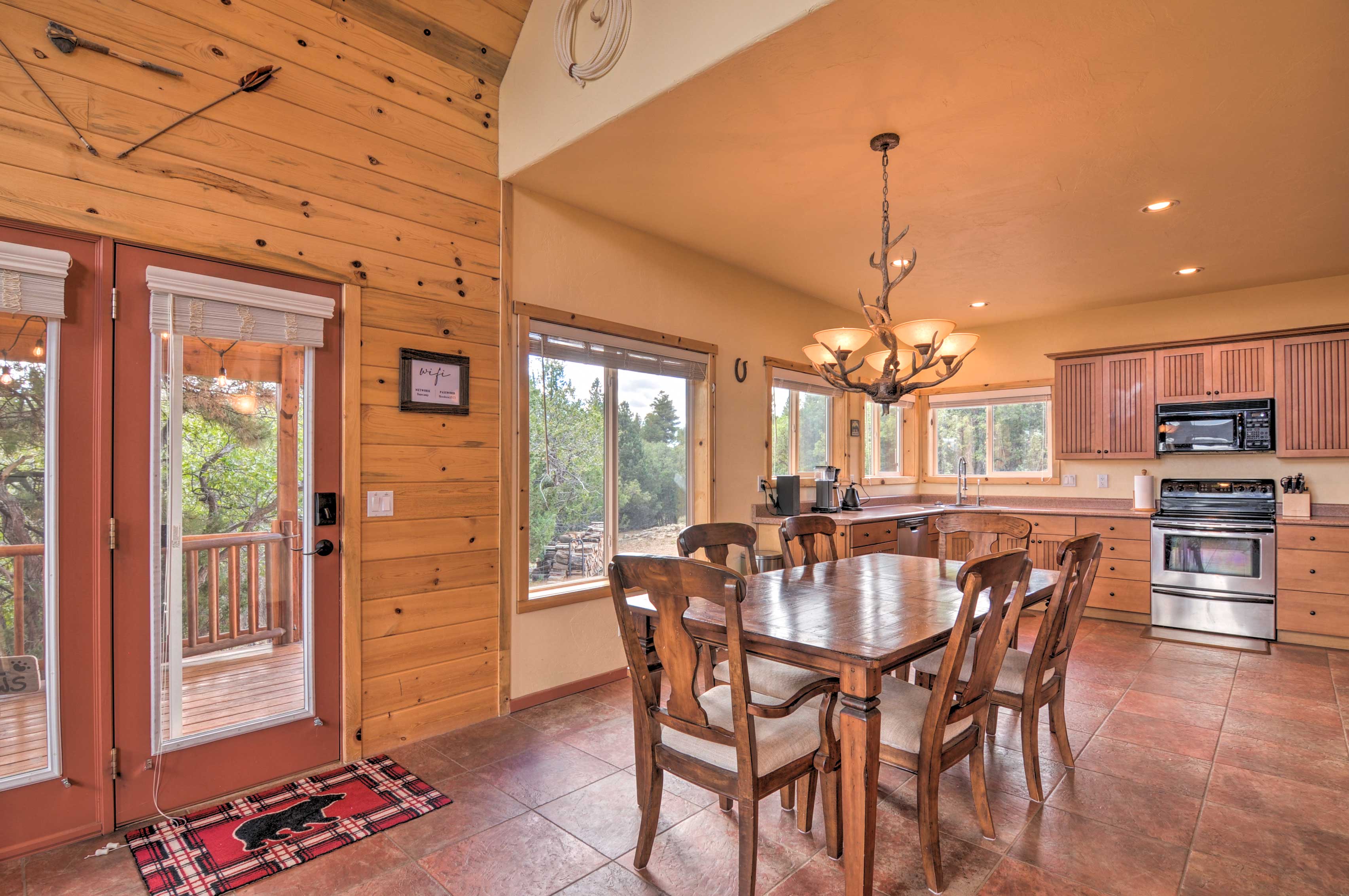 Dining Area | Dishware & Flatware Provided