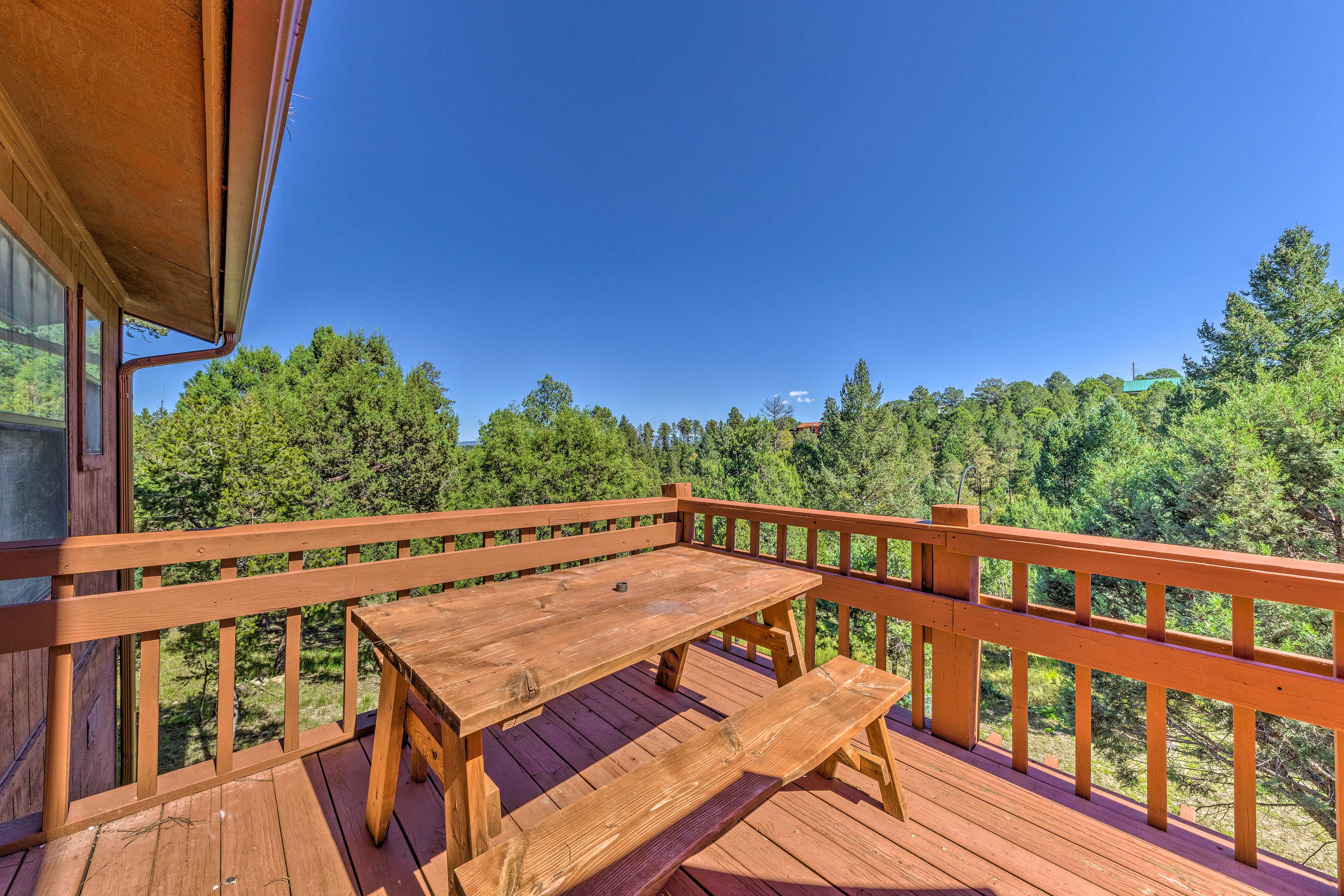 Private Deck | Dining Area | 2 Mi to Alto Lake and Recreation Area