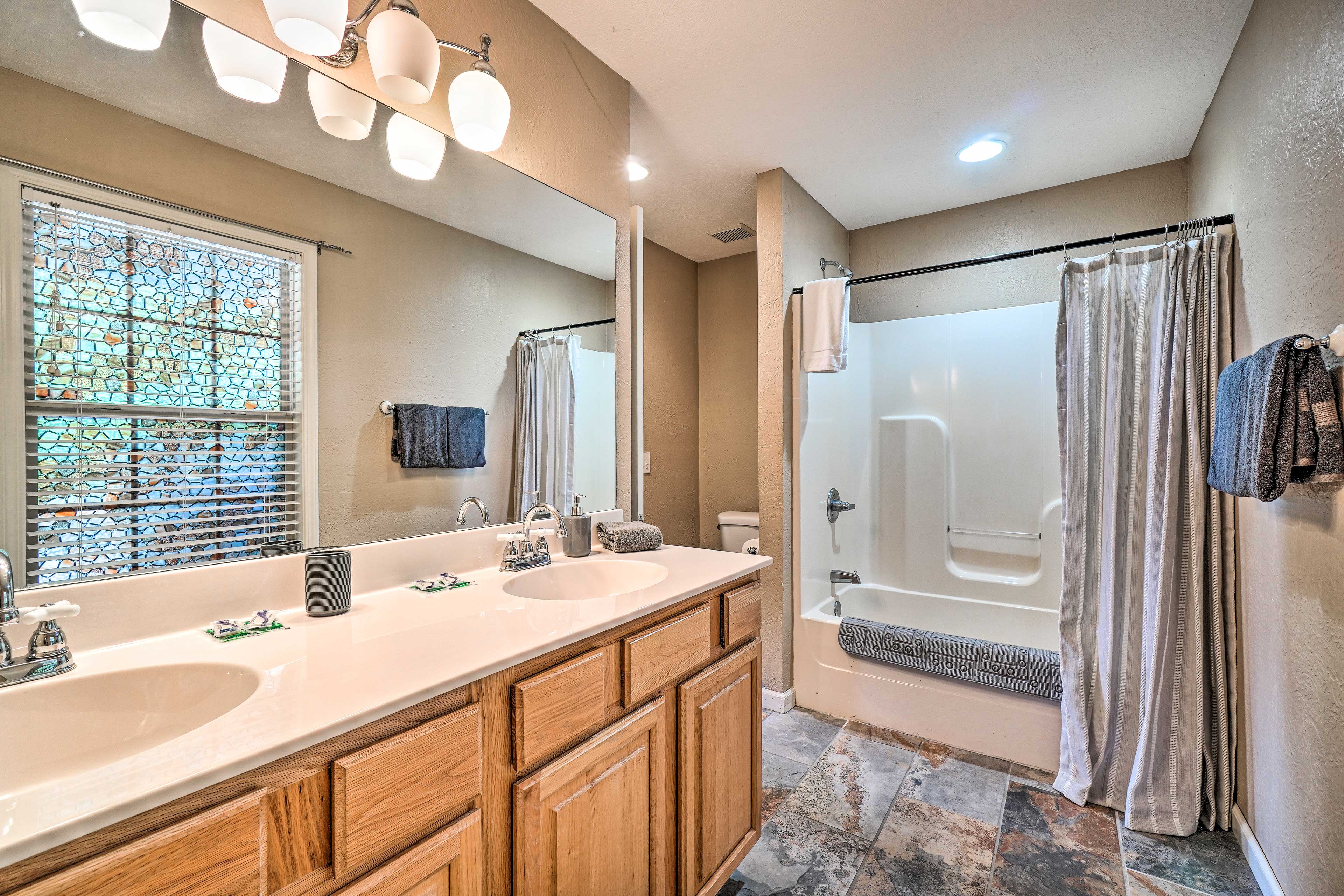 En-Suite Bathroom | Towels Provided