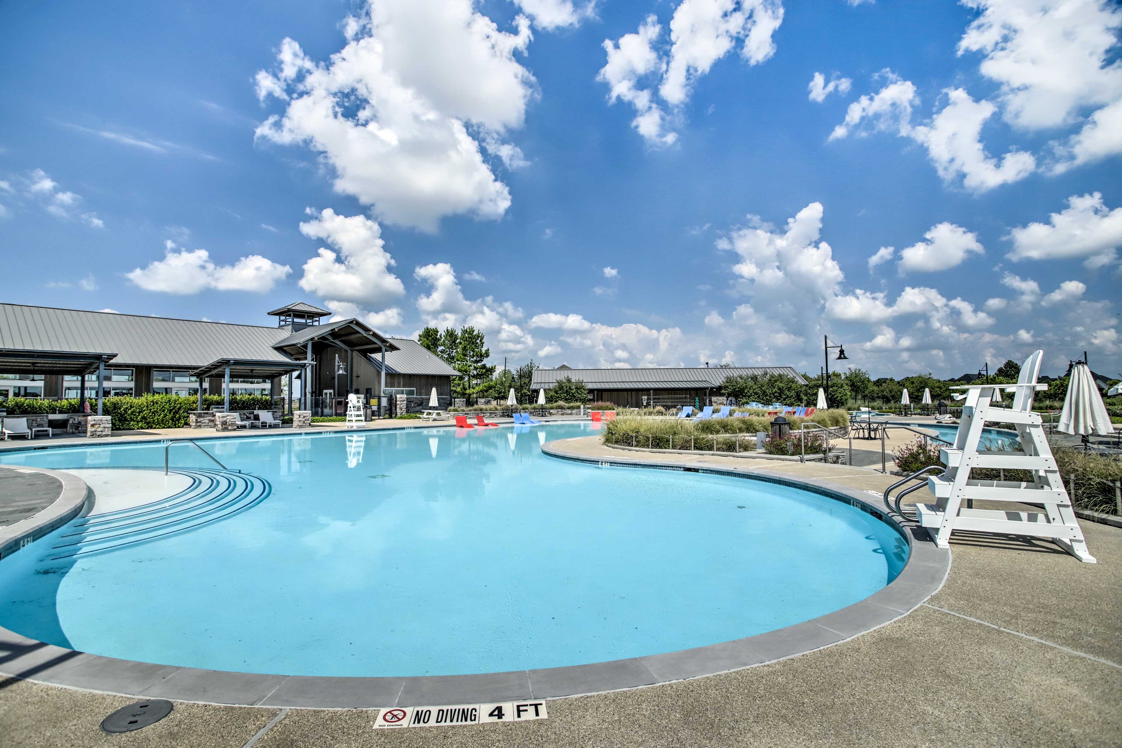 Community Amenities | Lazy River | Fitness Center | Tennis Courts | Playground