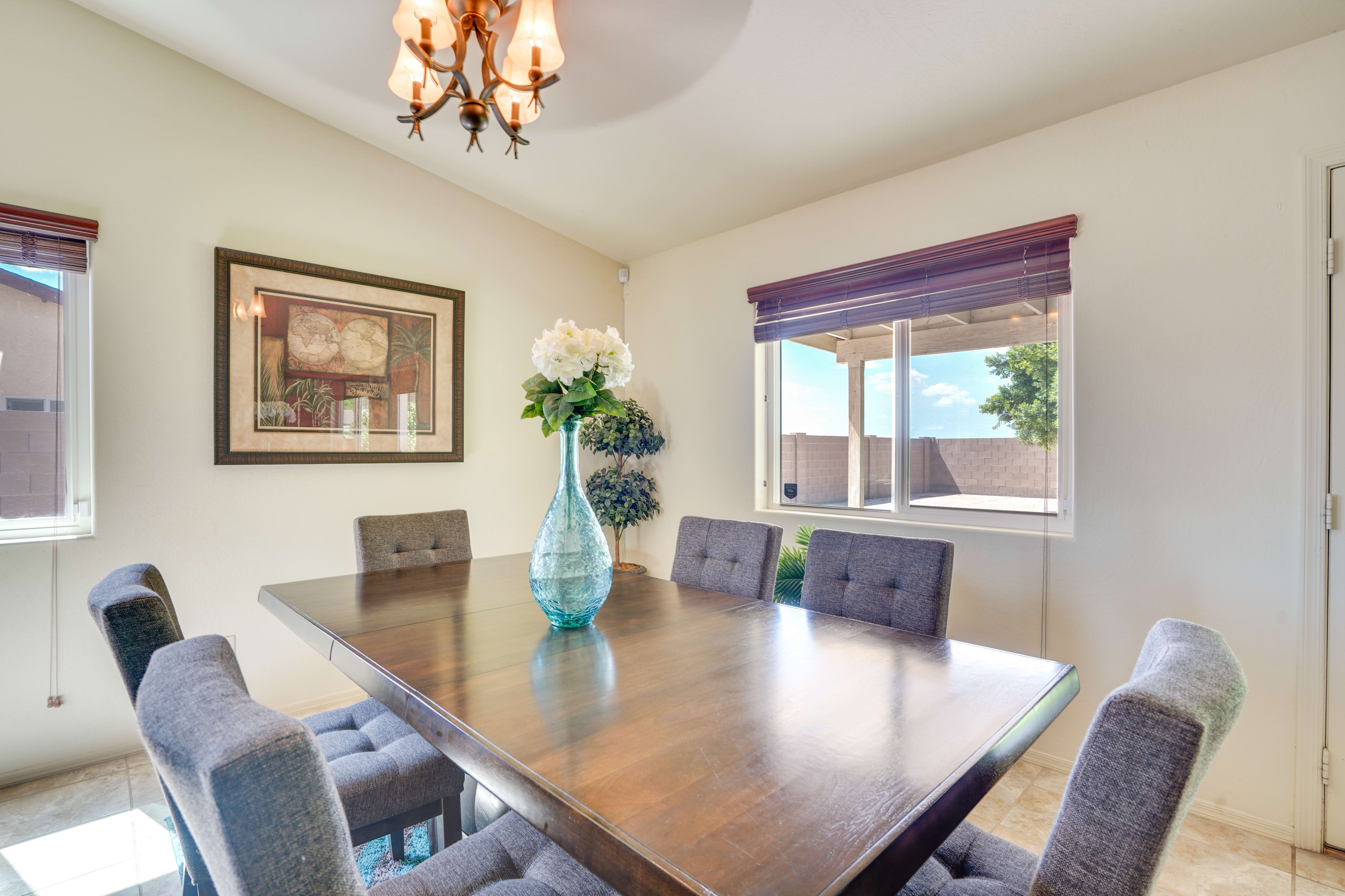 Dining Area | Dishware/Flatware Provided