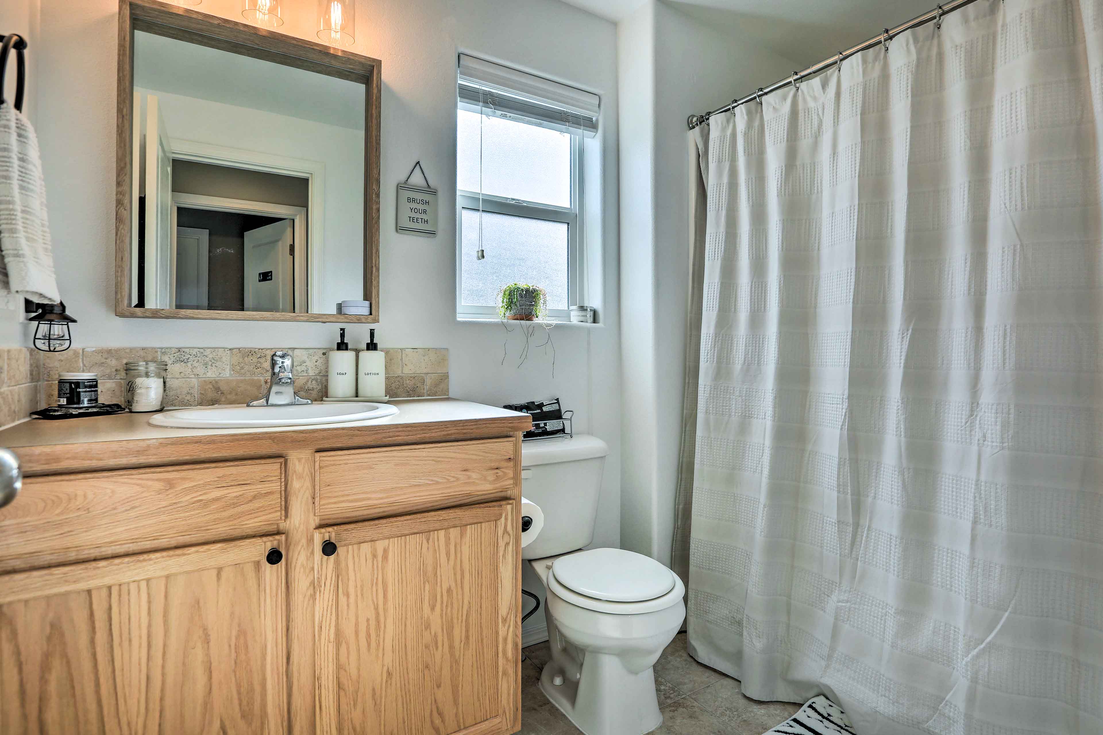 Full Bathroom | Upper Level