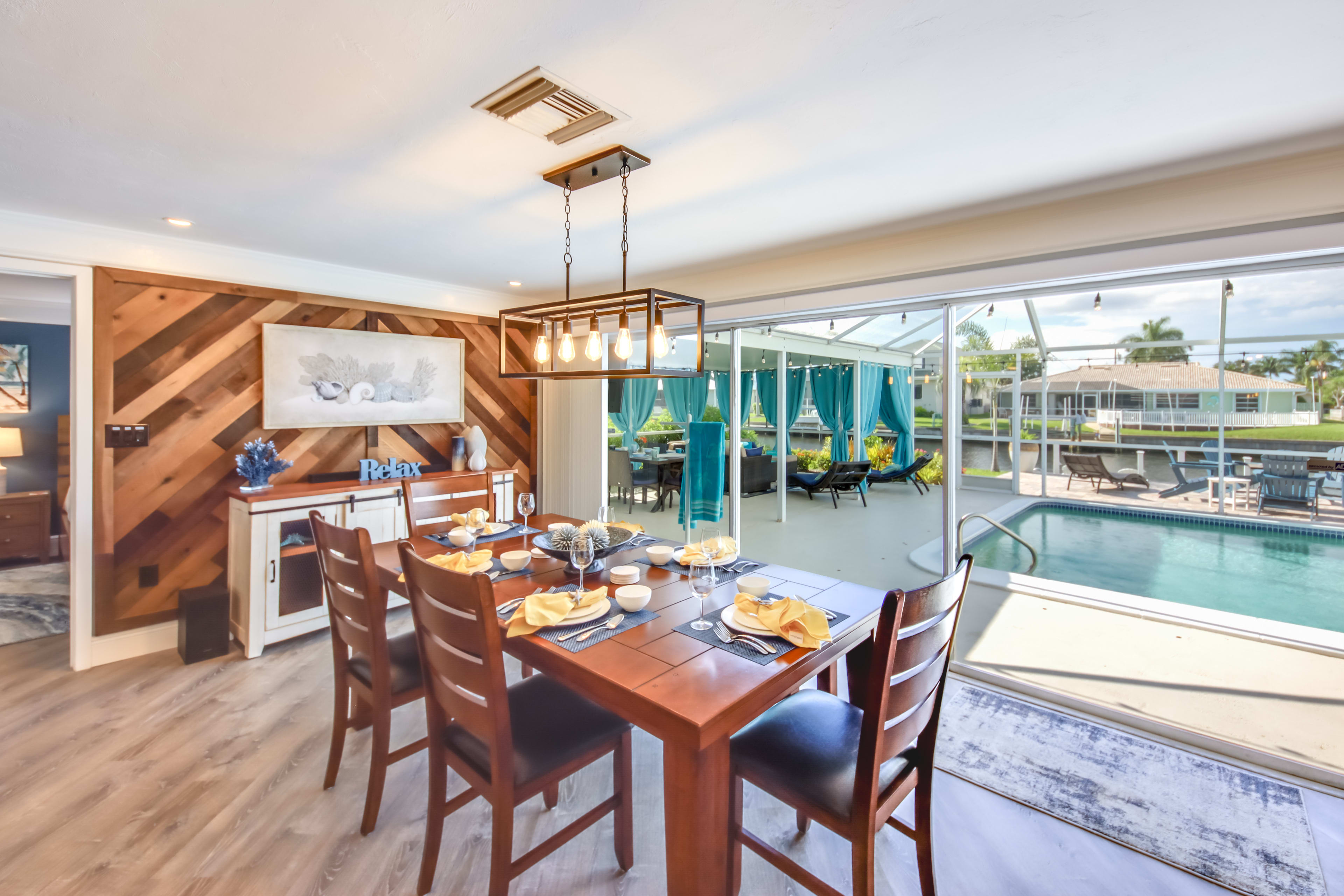 Dining Area | Pool View