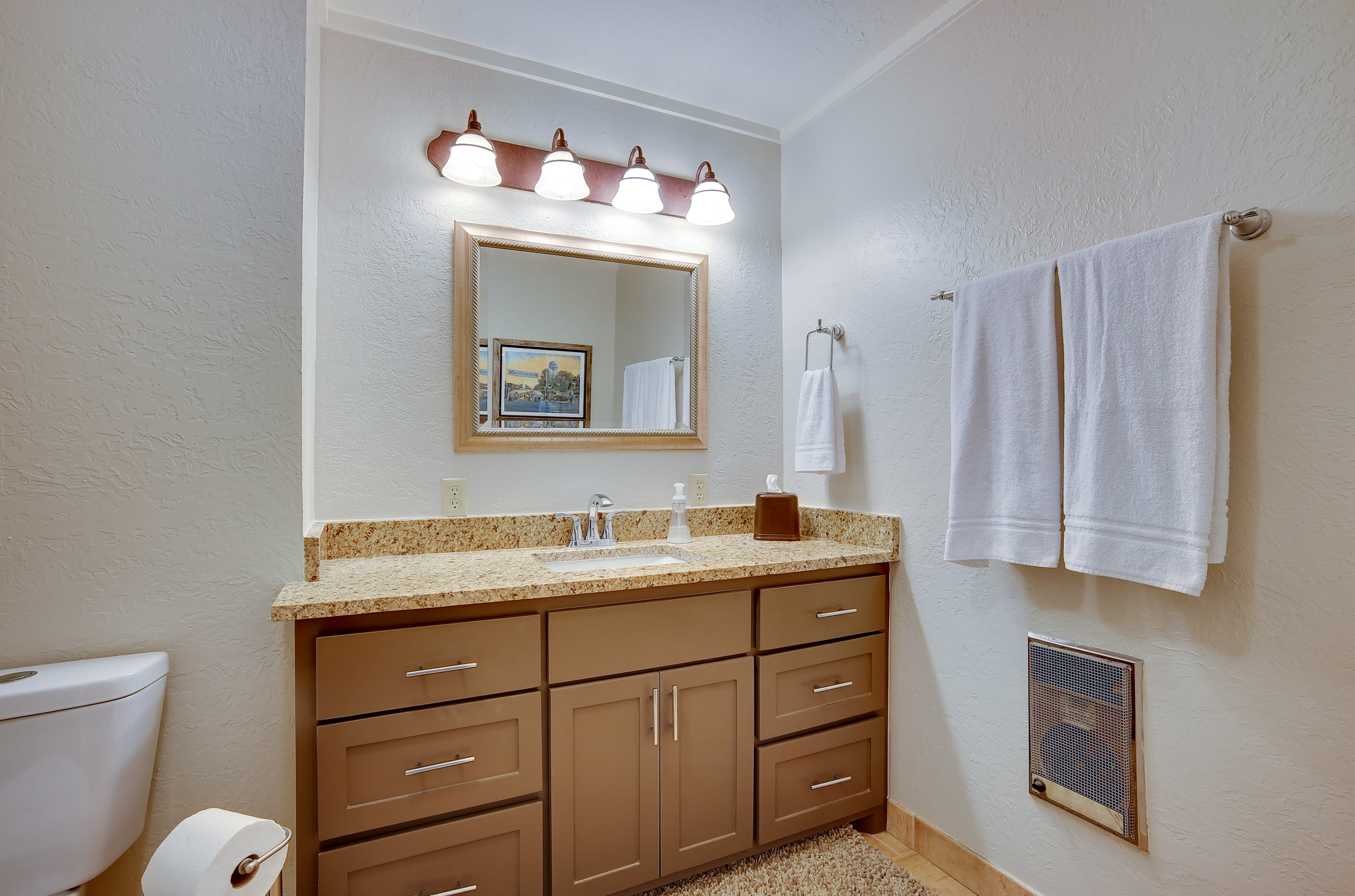 Full Bathroom | Complimentary Toiletries