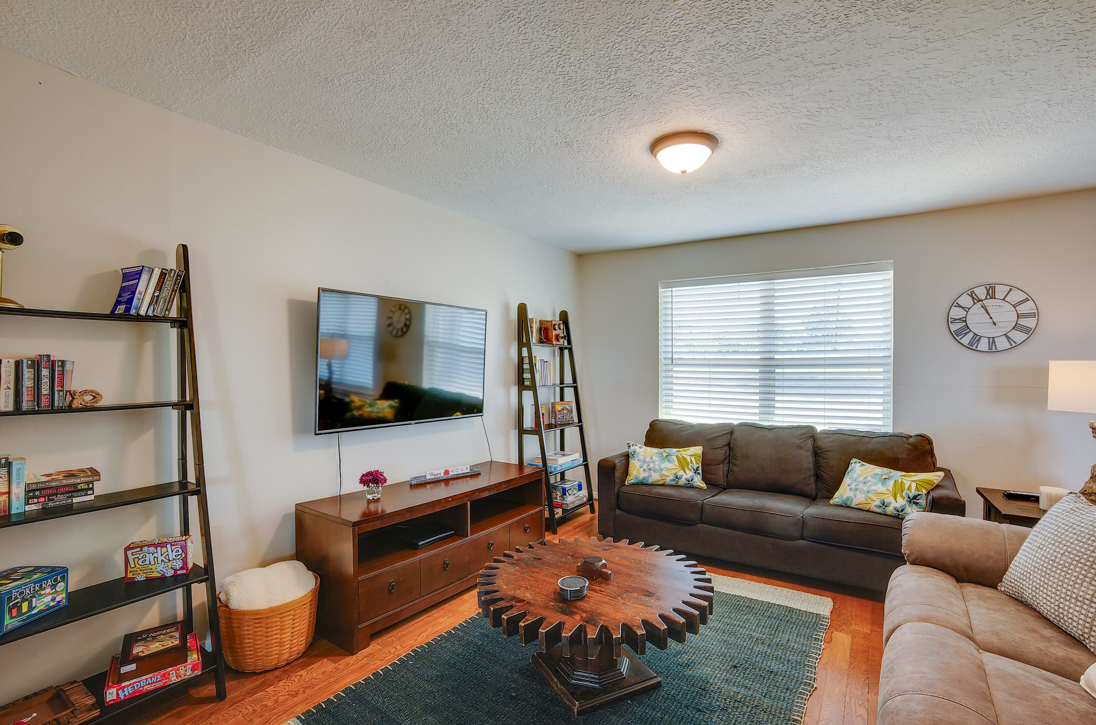 Downstairs Living Room | Foosball Table | Smart TV | Lower Floor