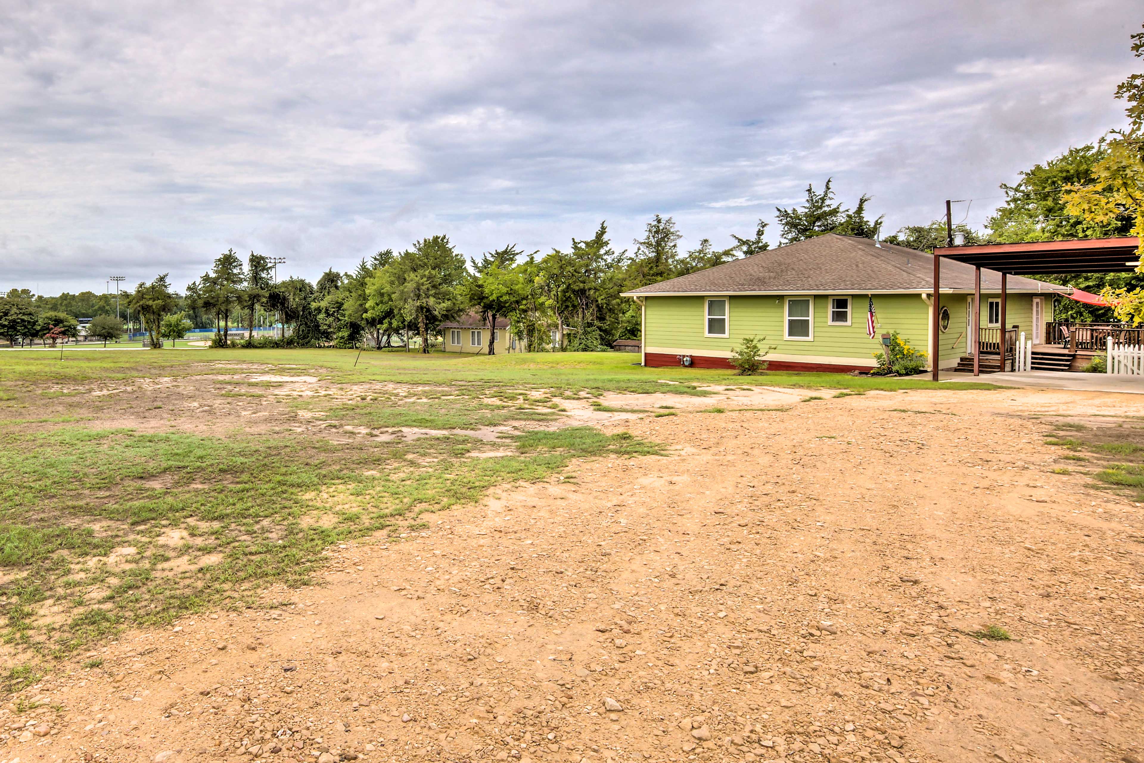 Parking | Driveway (6 Vehicles)