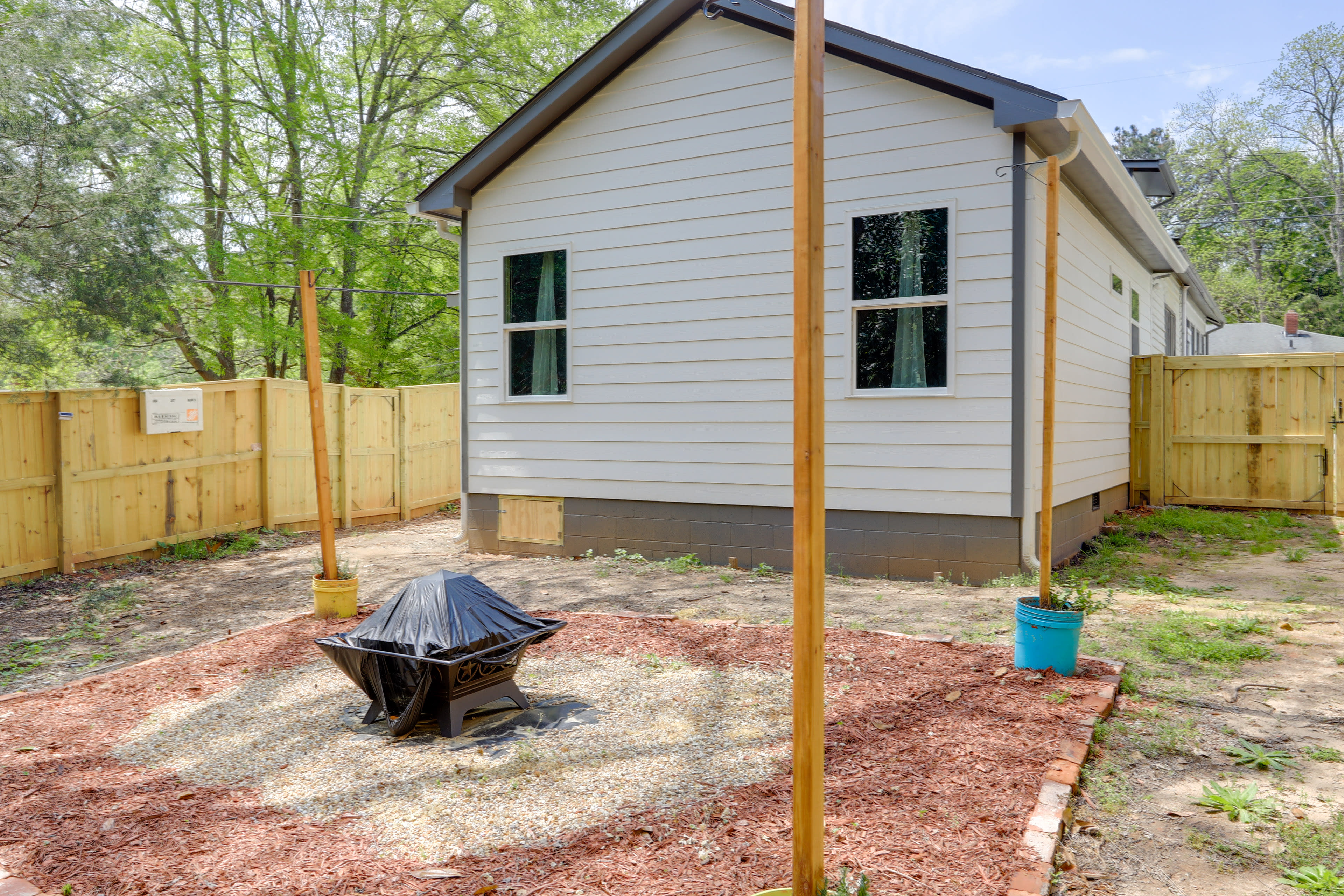 Private Yard | Fenced-In | Fire Pit