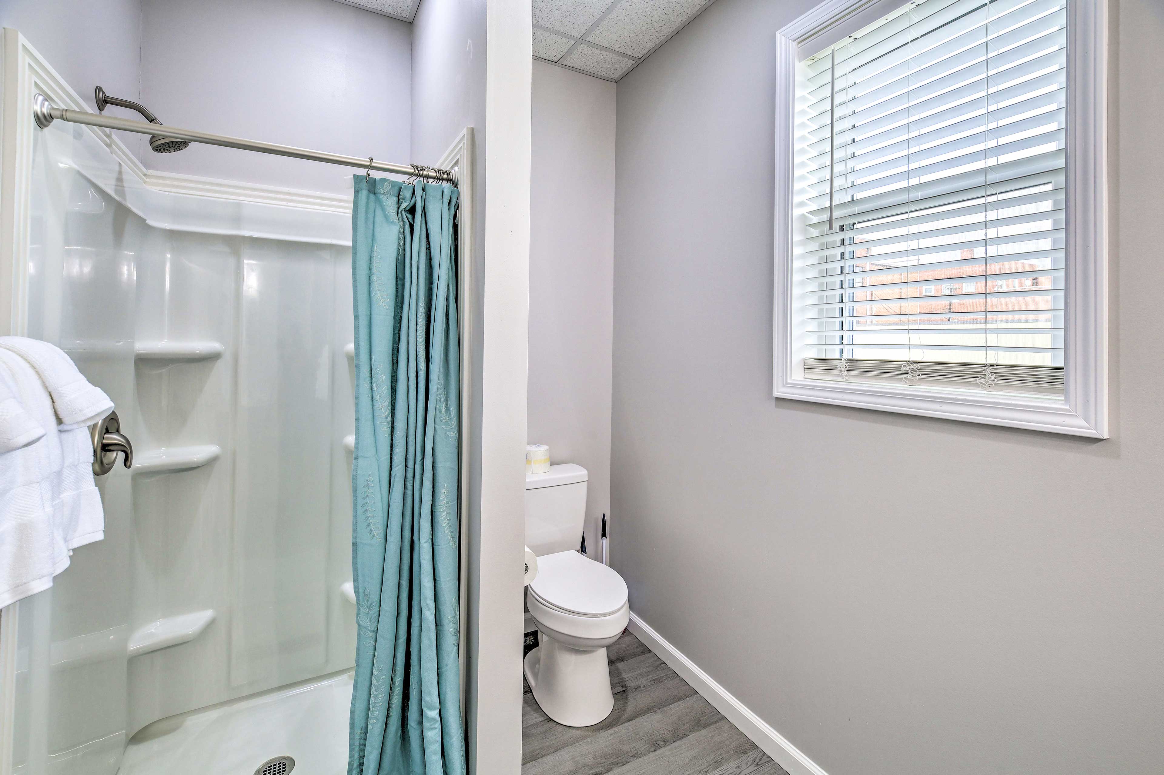 En-Suite Bathroom | Towels Provided | Complimentary Toiletries