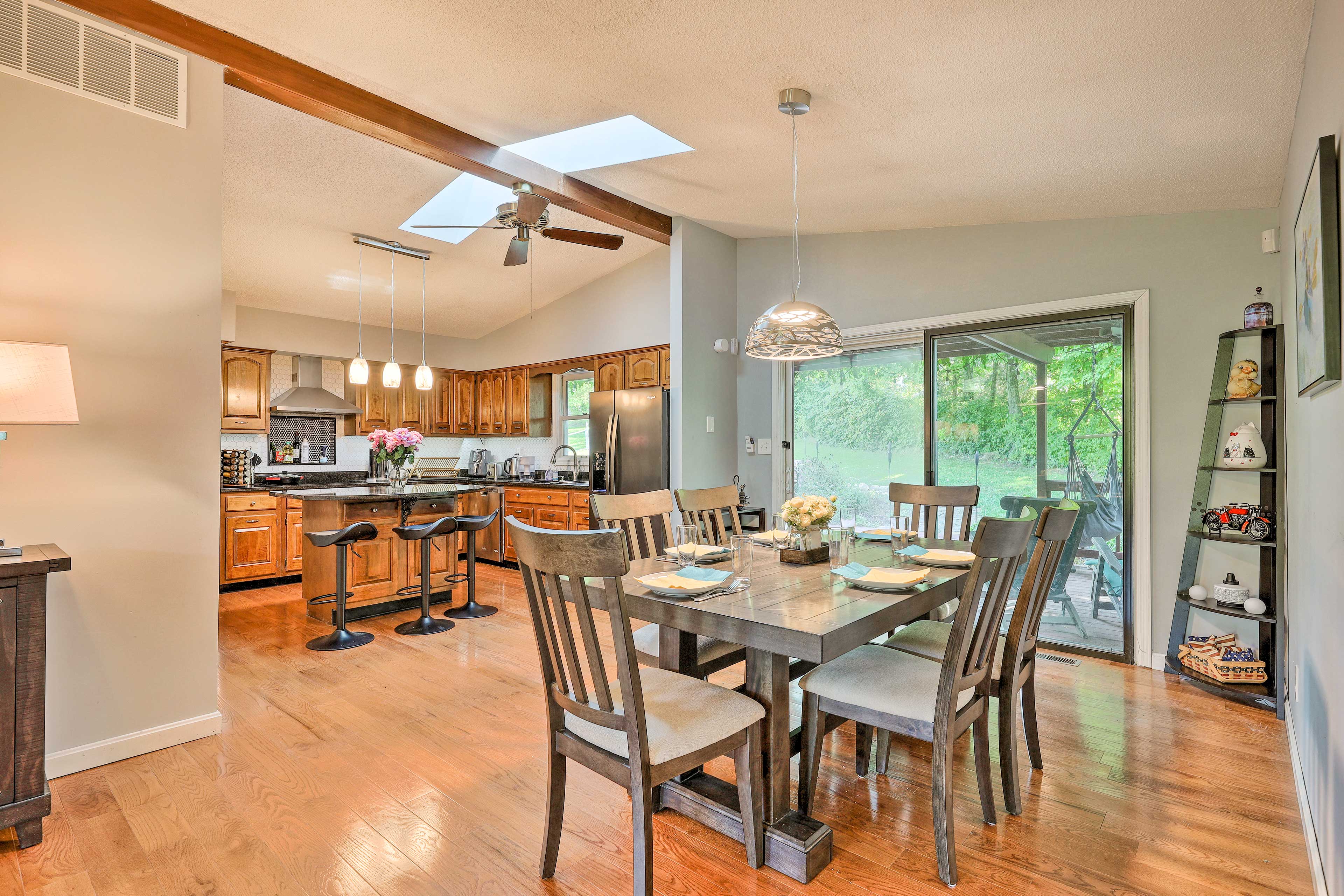 Dining Area | | Dishware/Flatware