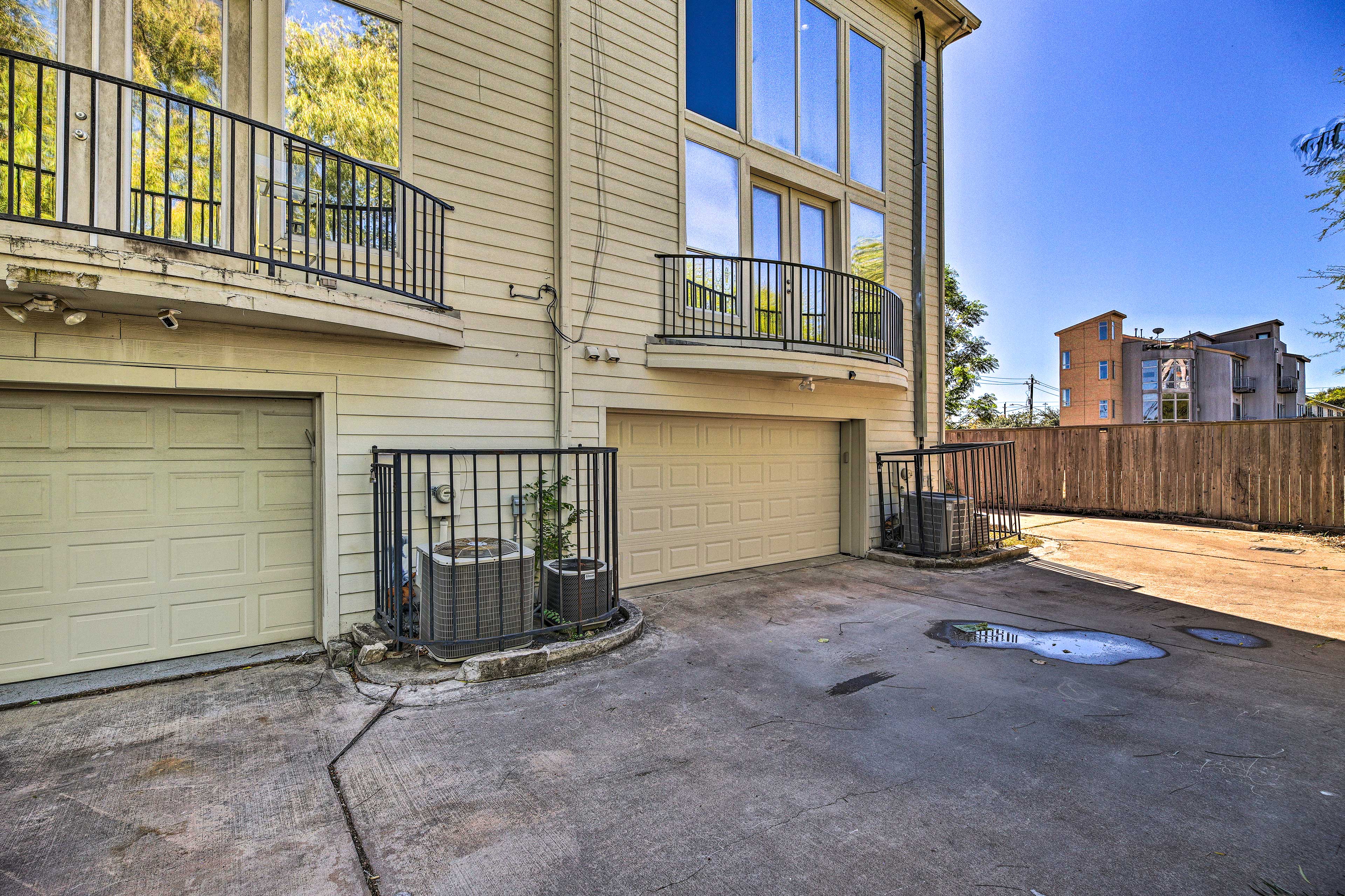 Parking | Garage (1 Vehicle) | Driveway (1 Vehicle)