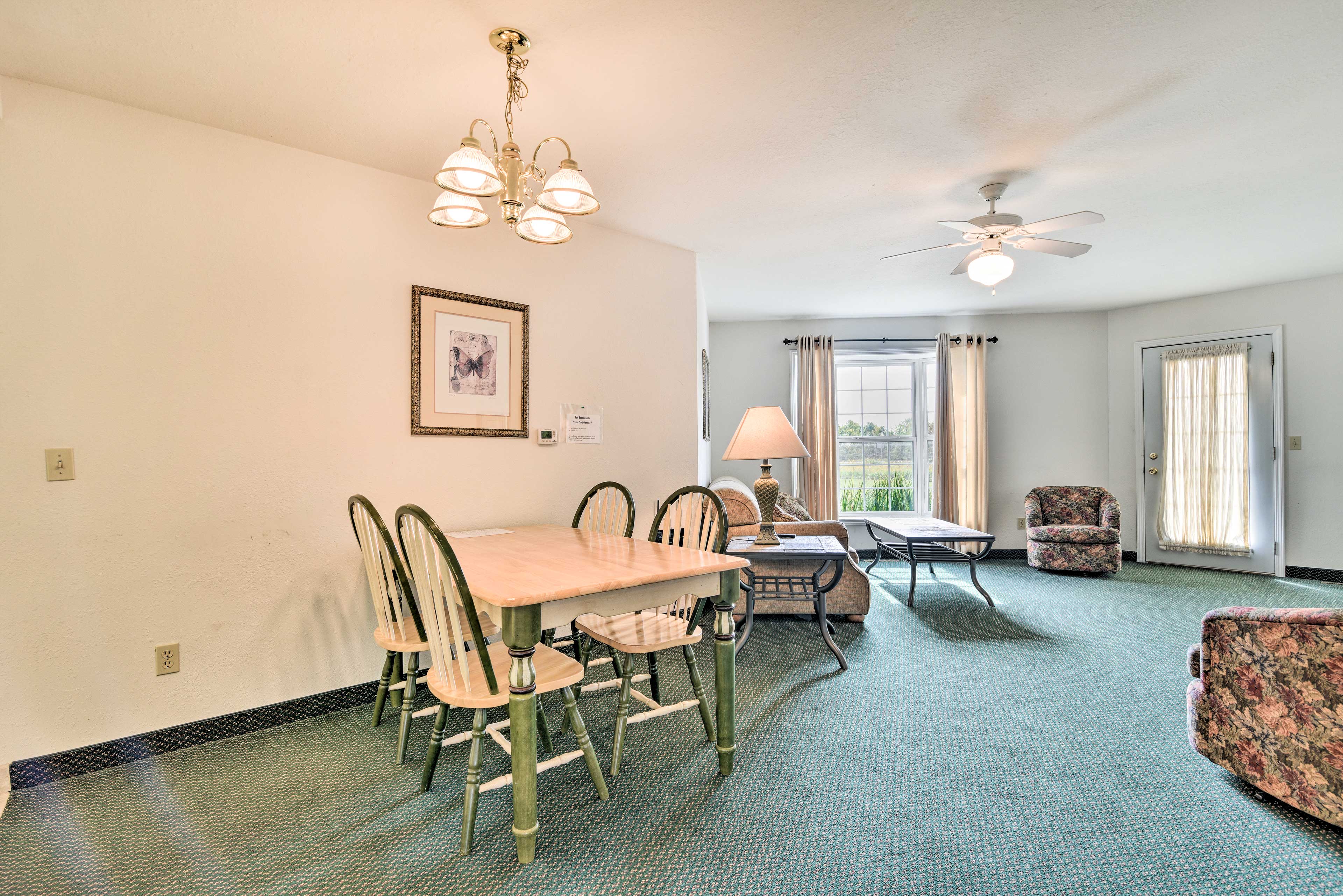 Dining Area | Dishware & Flatware Provided