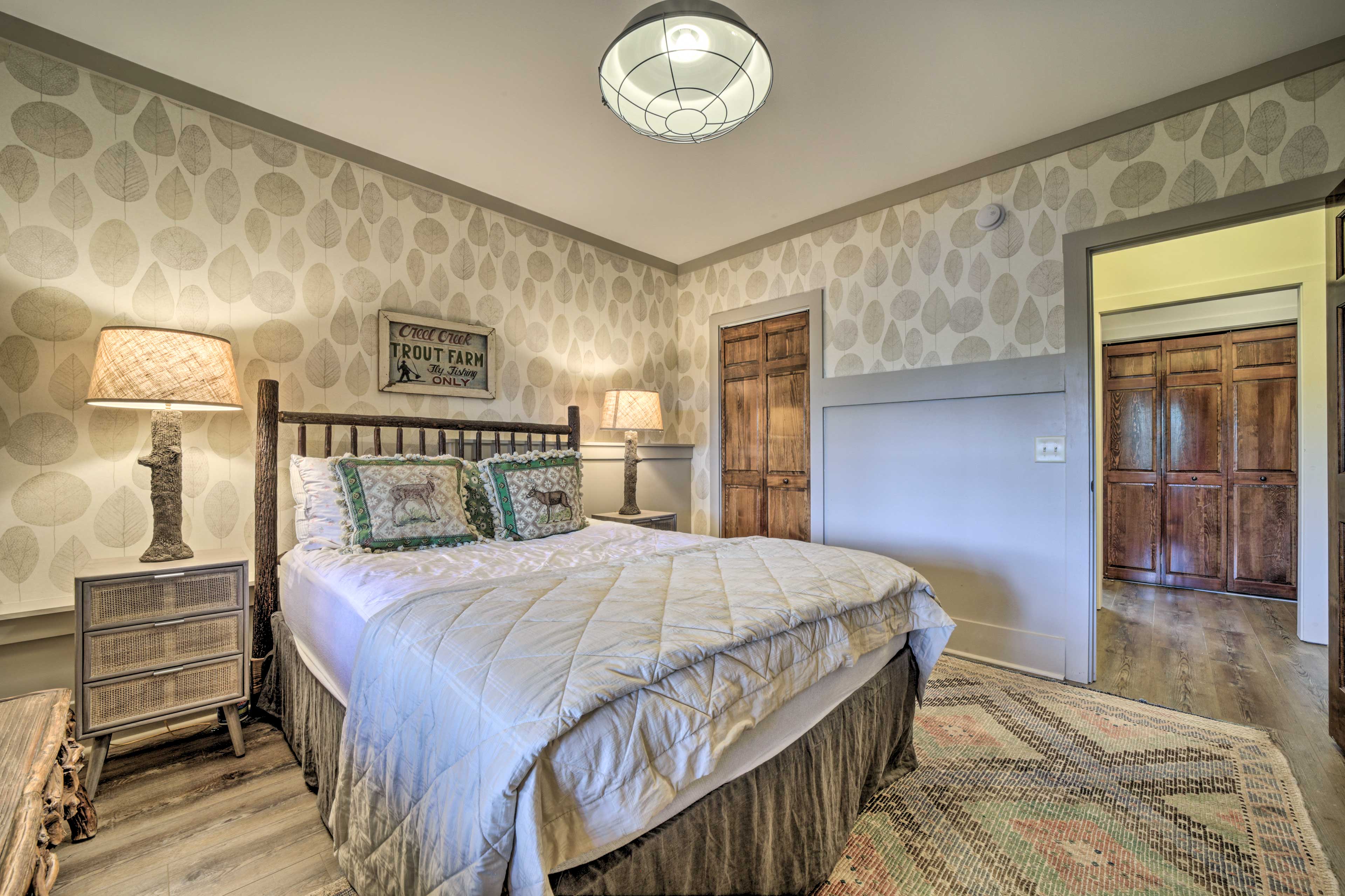 Bedroom 2 | Queen Bed | Linens Provided | Lower Floor