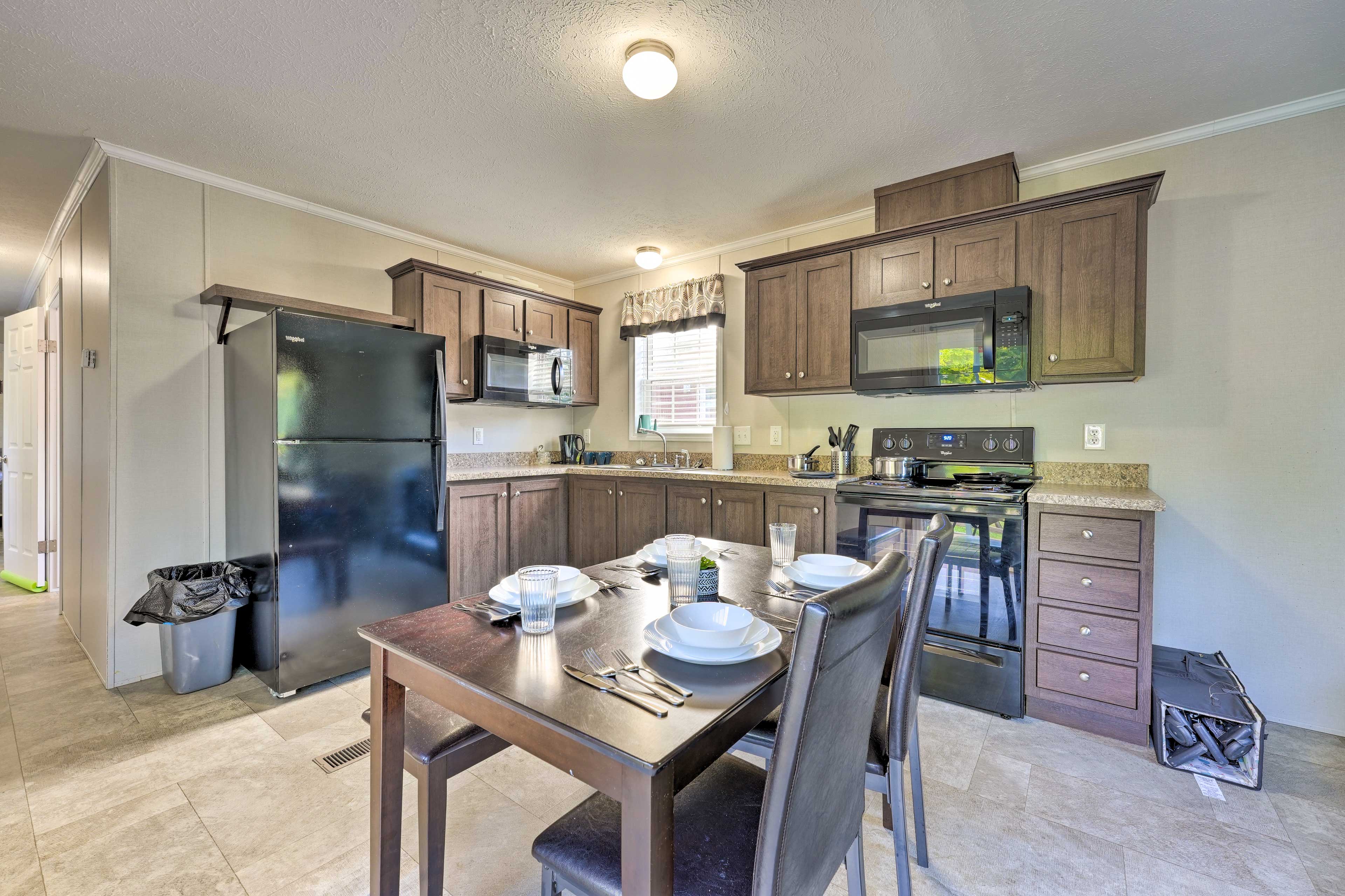 Kitchen & Dining Area | Dishware & Flatware Provided | Coffee Maker