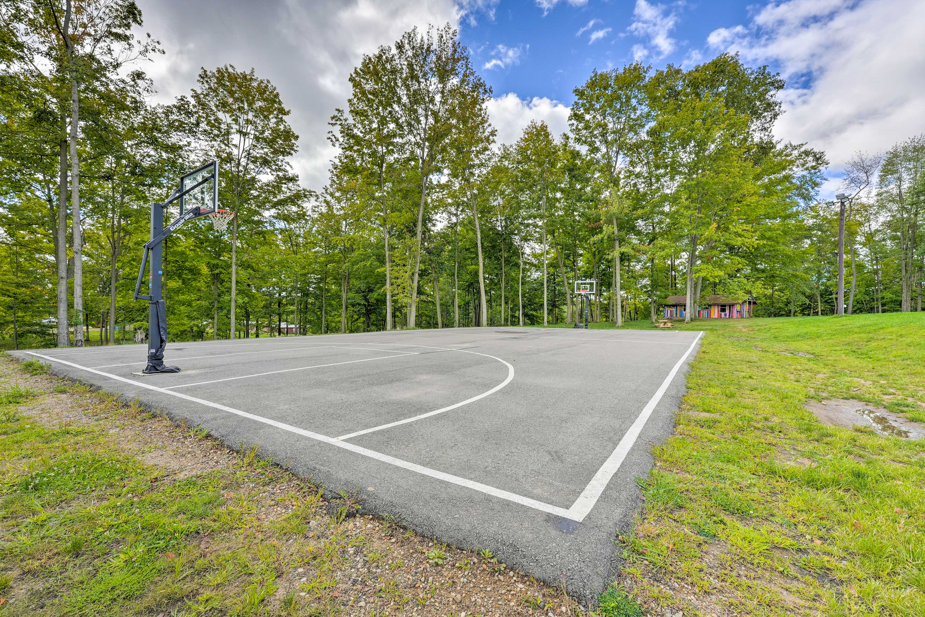 MMW Retreat Community Amenities | Basketball Court