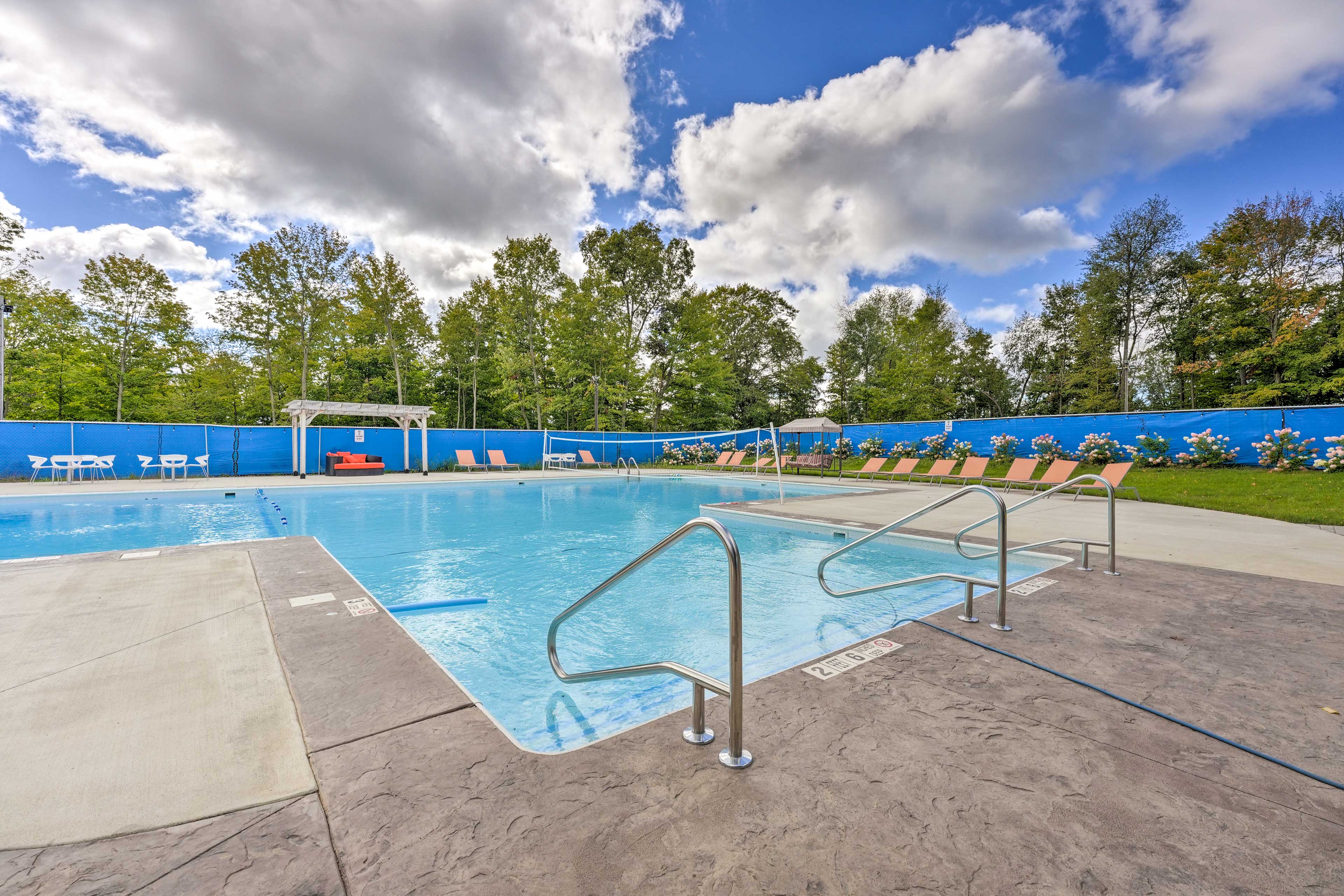 MMW Retreat Community Amenities | Outdoor Pool & Hot Tub | Outdoor Seating Areas