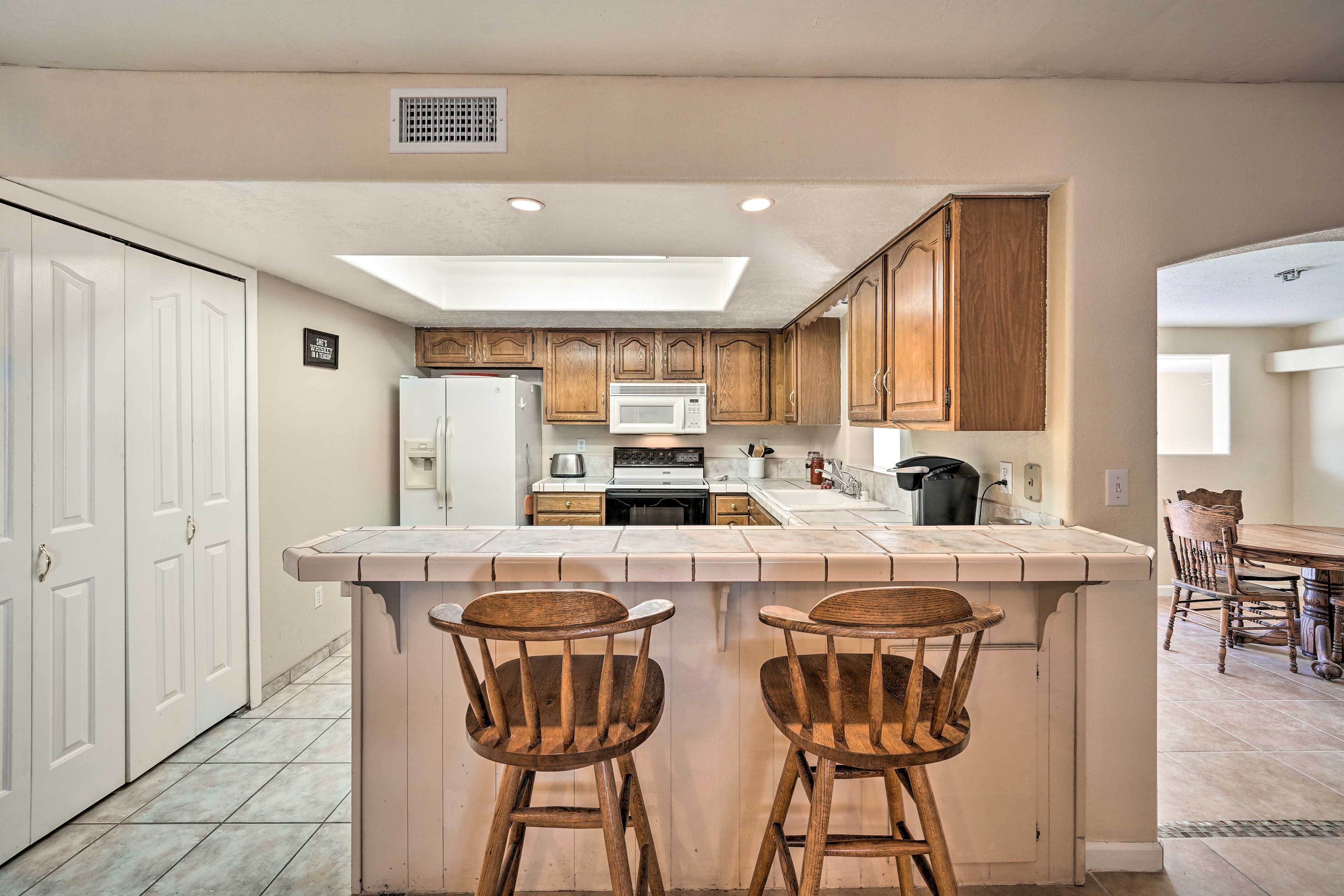 Kitchen | Toaster | Breakfast Bar w/ Seating