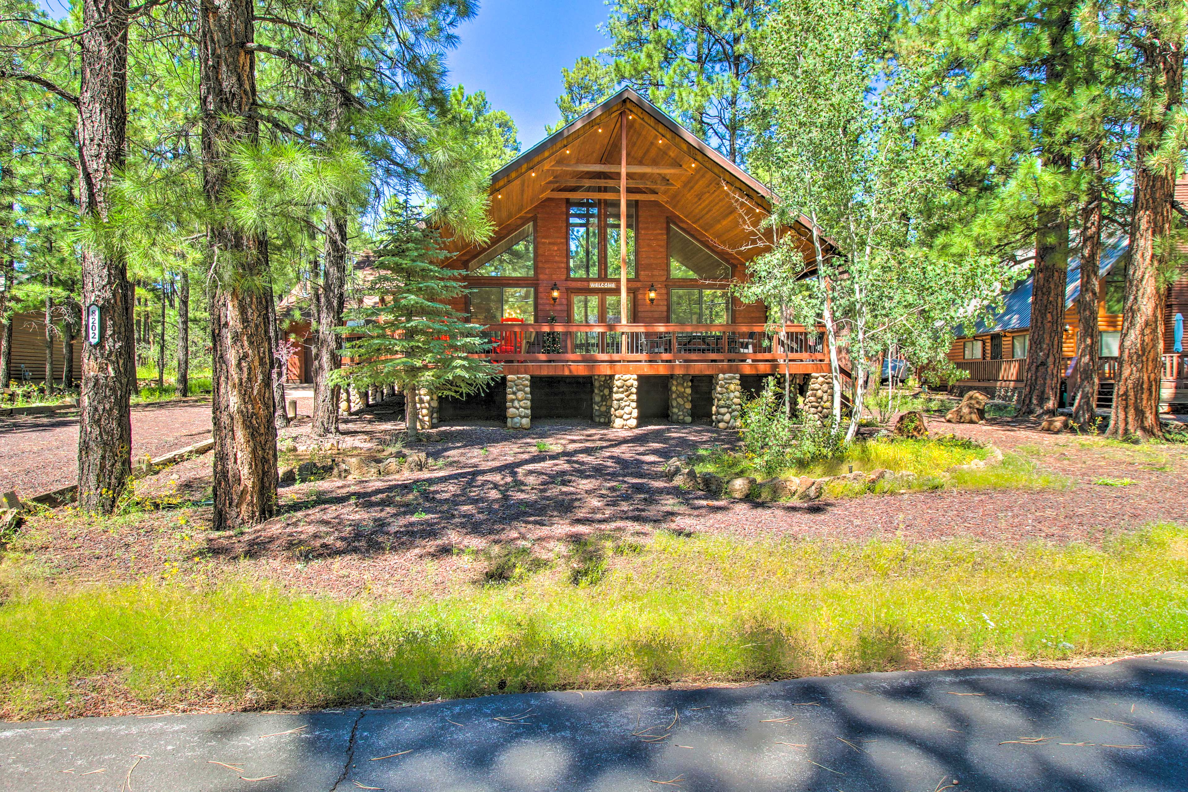 Beautiful Pinetop Gem w/ Fire Pit, Deck & Grill!