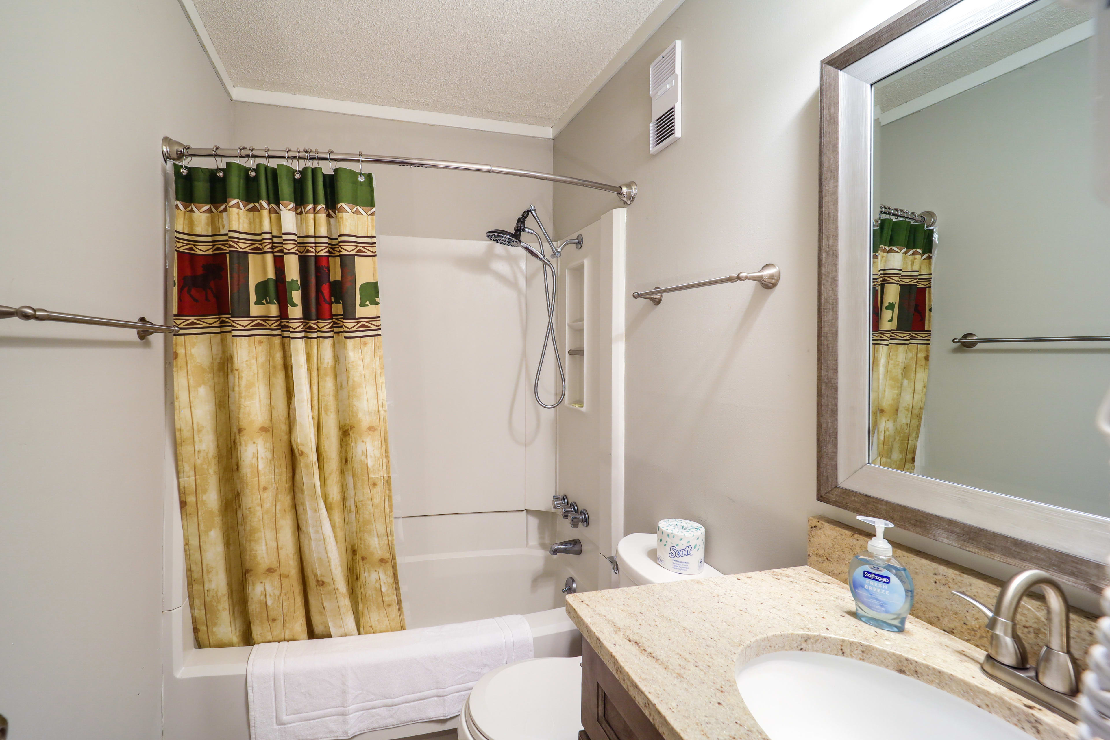 En-Suite Bathroom | Towels Provided | Complimentary Toiletries | Hair Dryer