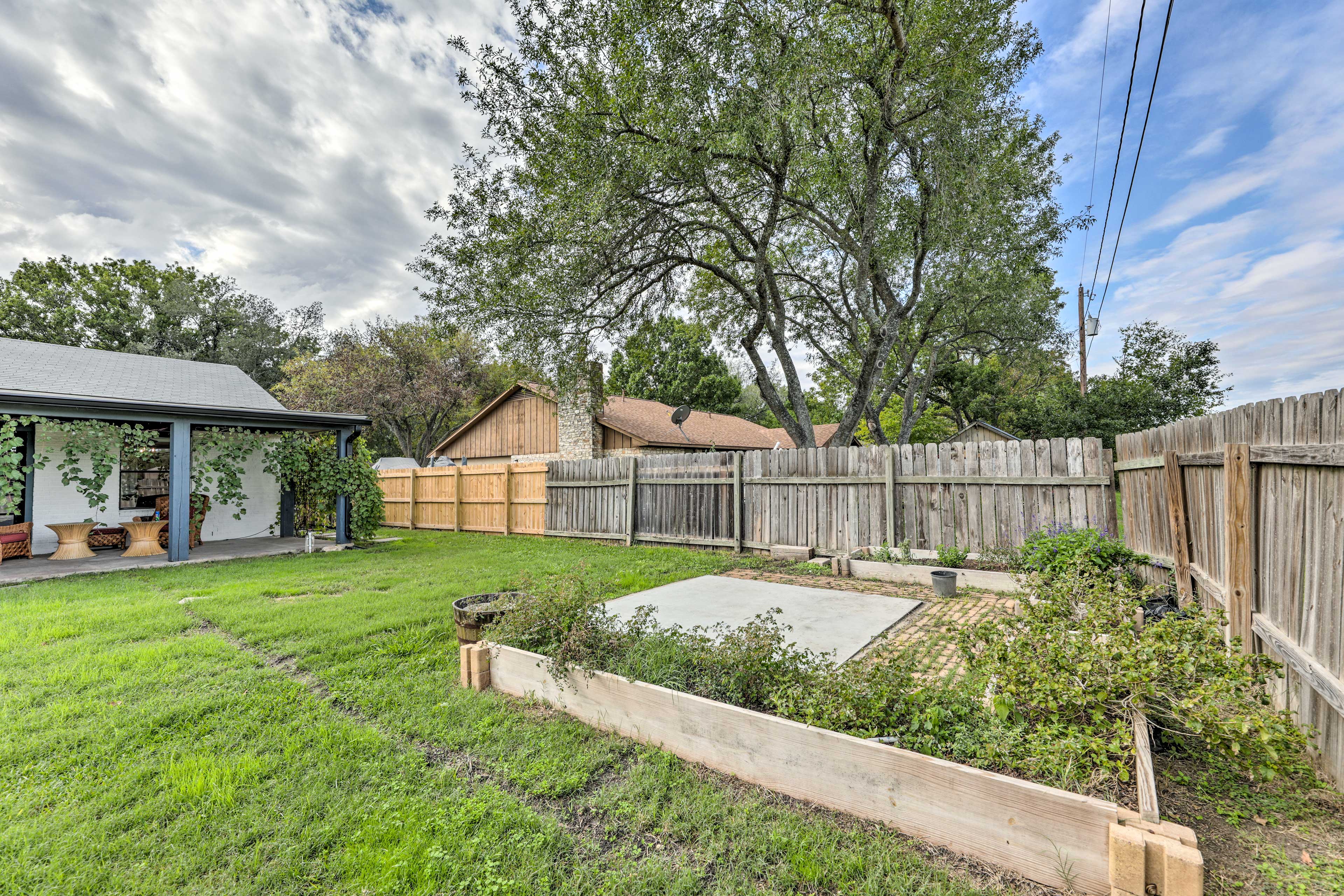 House Exterior | Garden