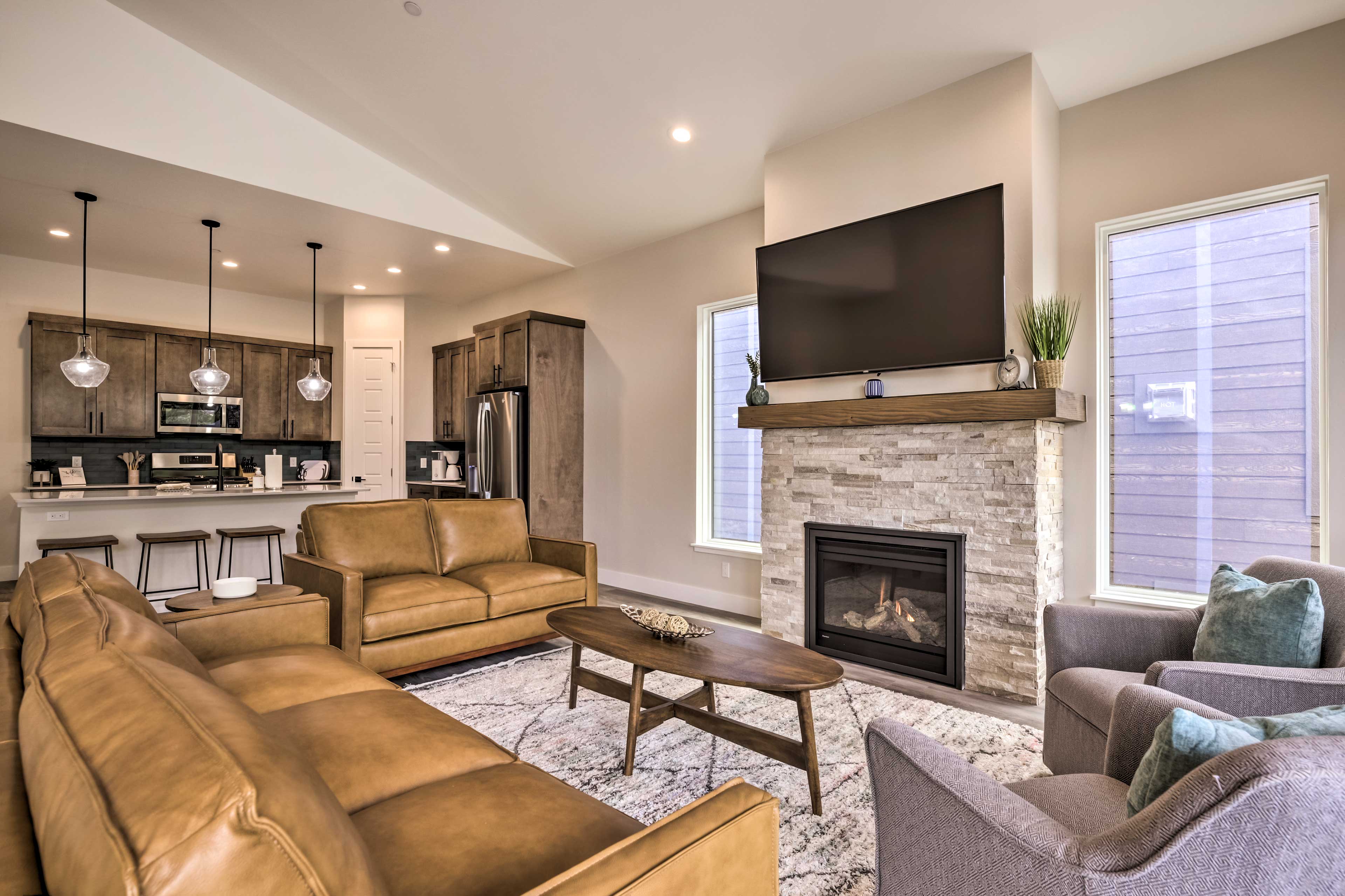 Living Area | Open Concept | Free WiFi | Smart TV | Gas Fireplace