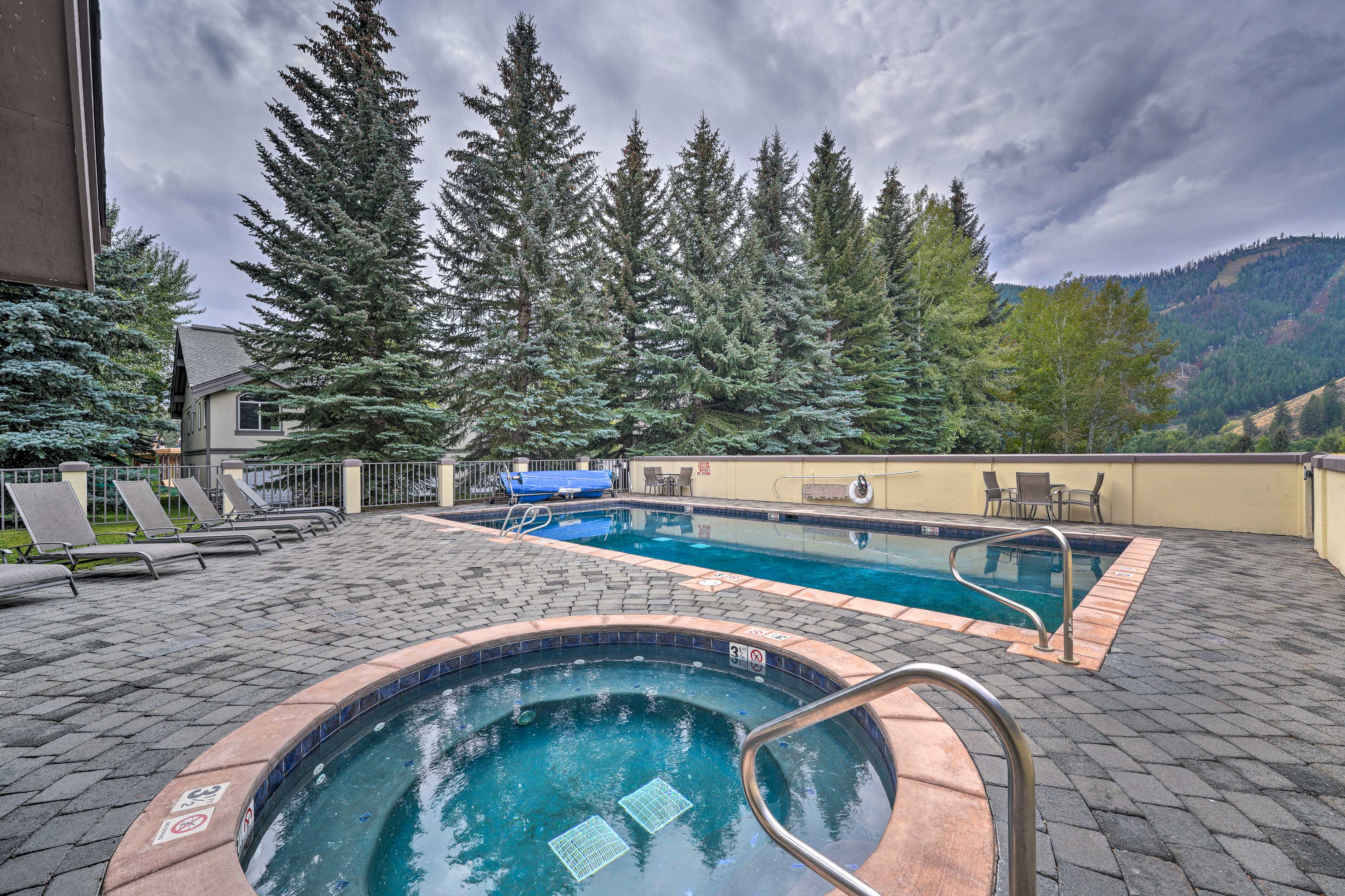 Community Pool & Hot Tub