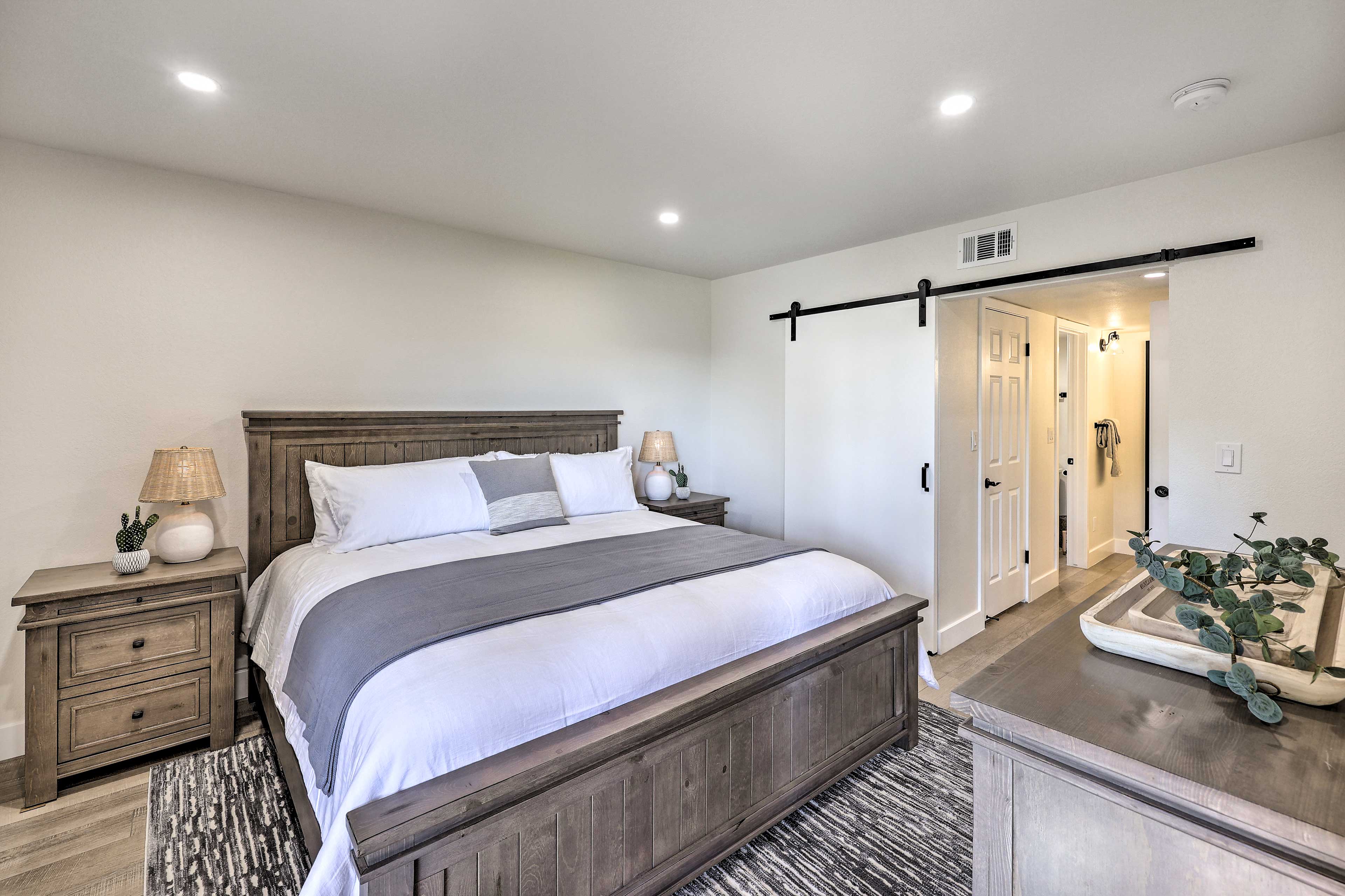 Bedroom | King Bed | Linens Provided | Balcony Access | Smart TV