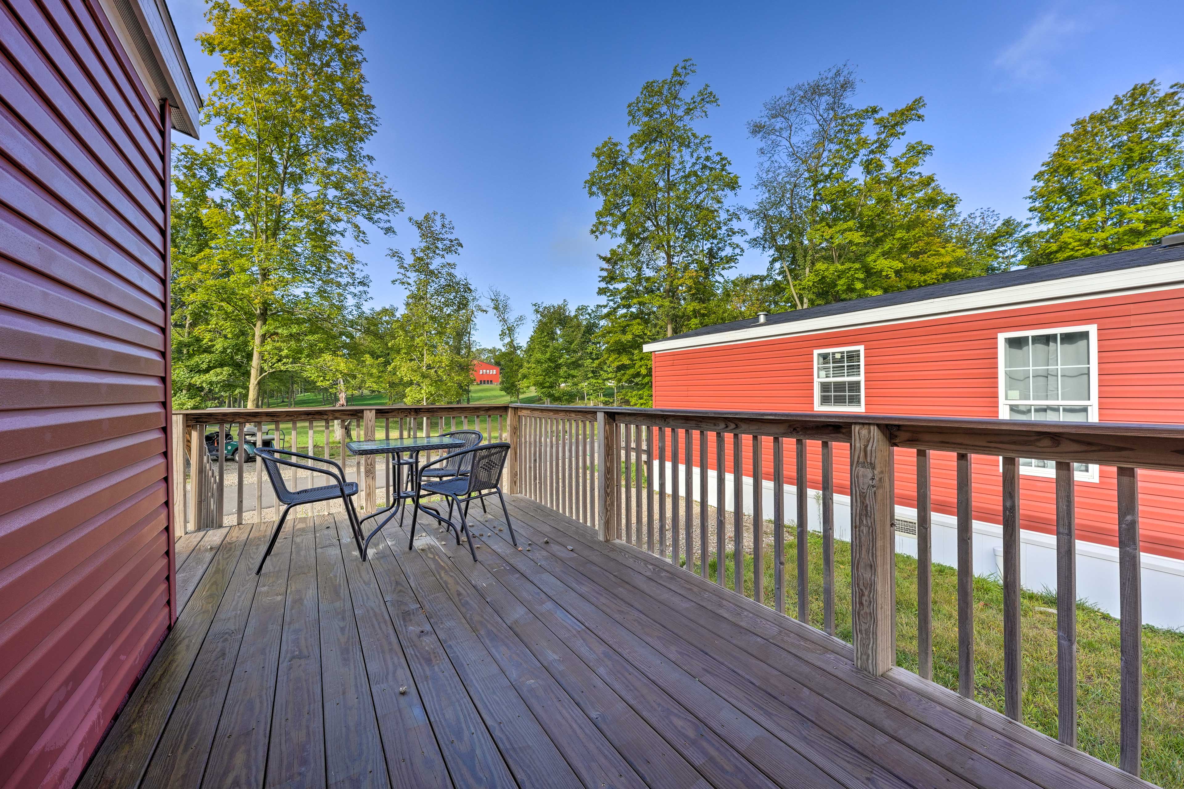 Private Deck | Outdoor Dining Area