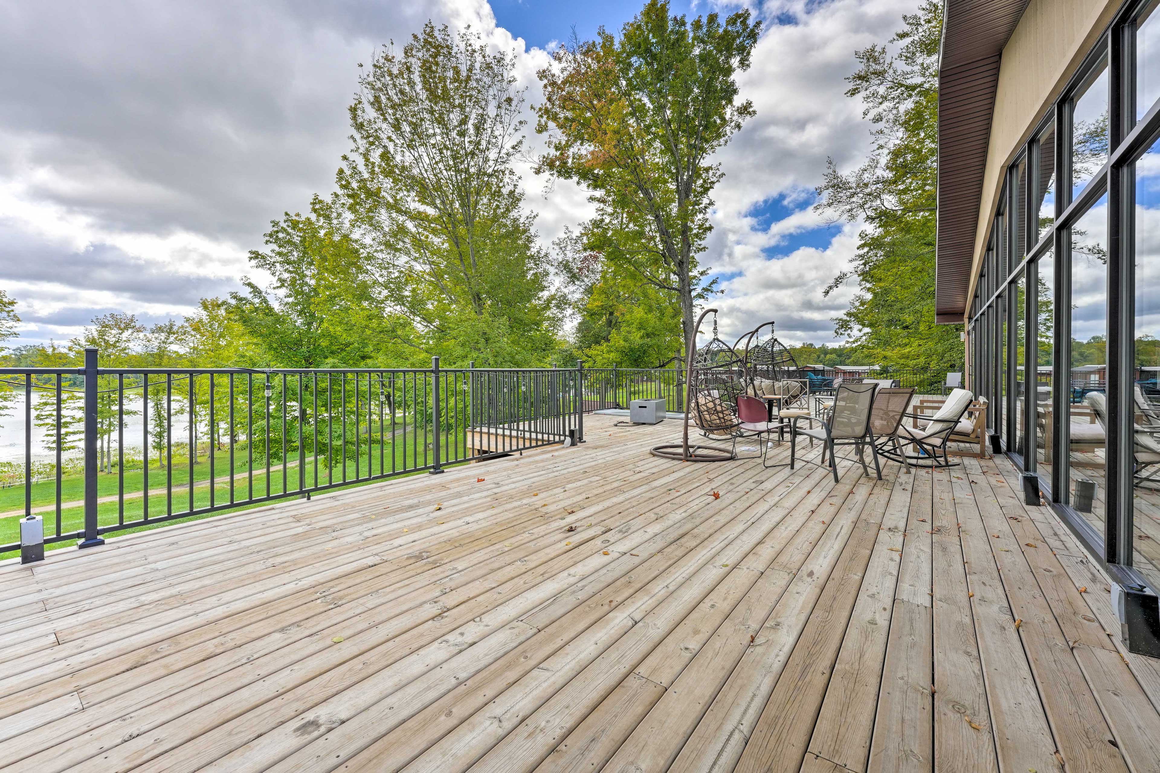 MMW Retreat Community Amenities | Deck