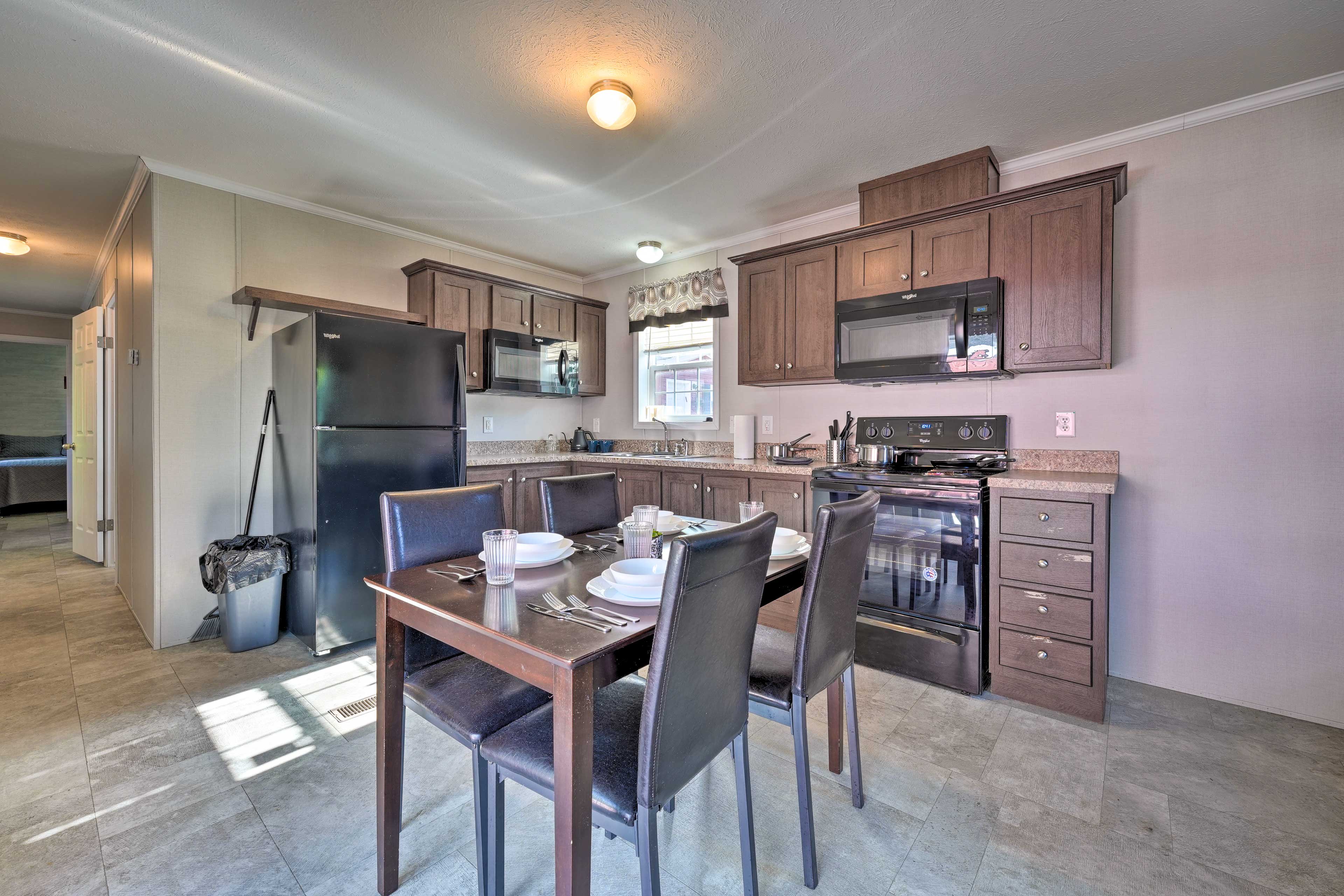 Kitchen & Dining Area | Coffee Maker | Trash Bags & Paper Towels Provided