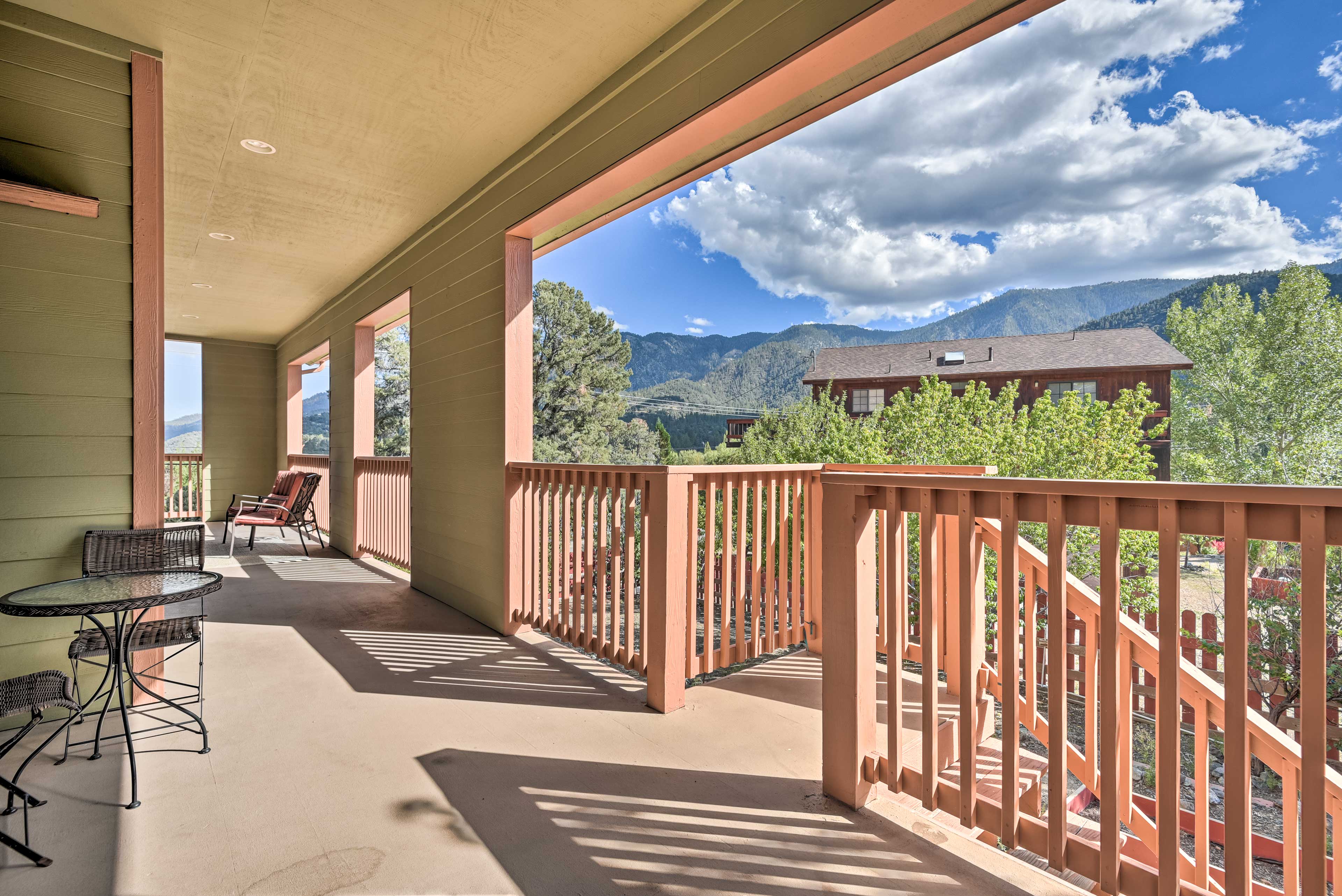 Pine Mountain Club Vacation Rental | 3BR | 2BA | 2,700 Sq Ft | 1 Exterior Stair