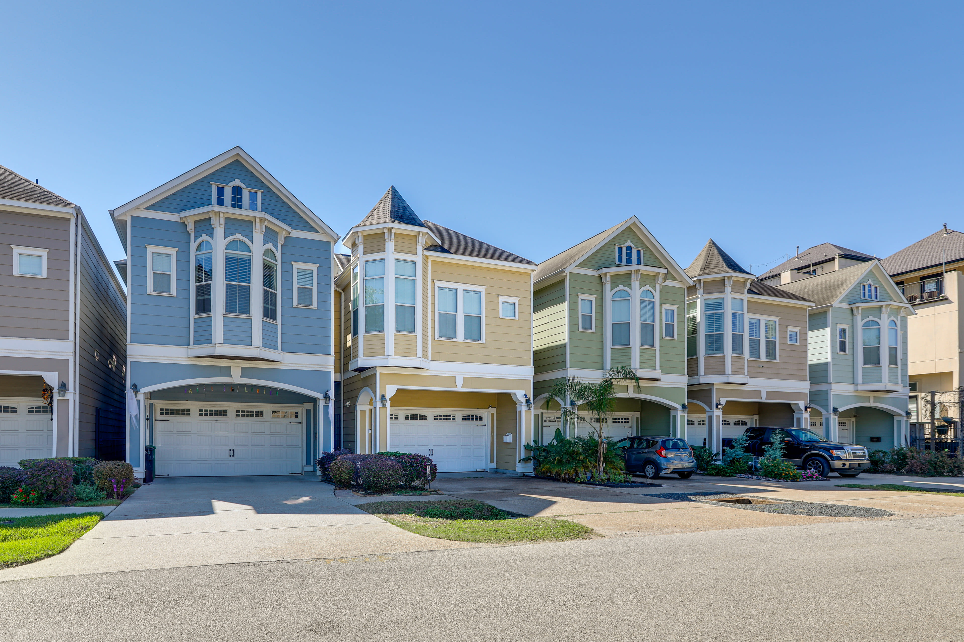 Parking | Driveway (1 Vehicle) | Garage (1 Vehicle) | Street Parking