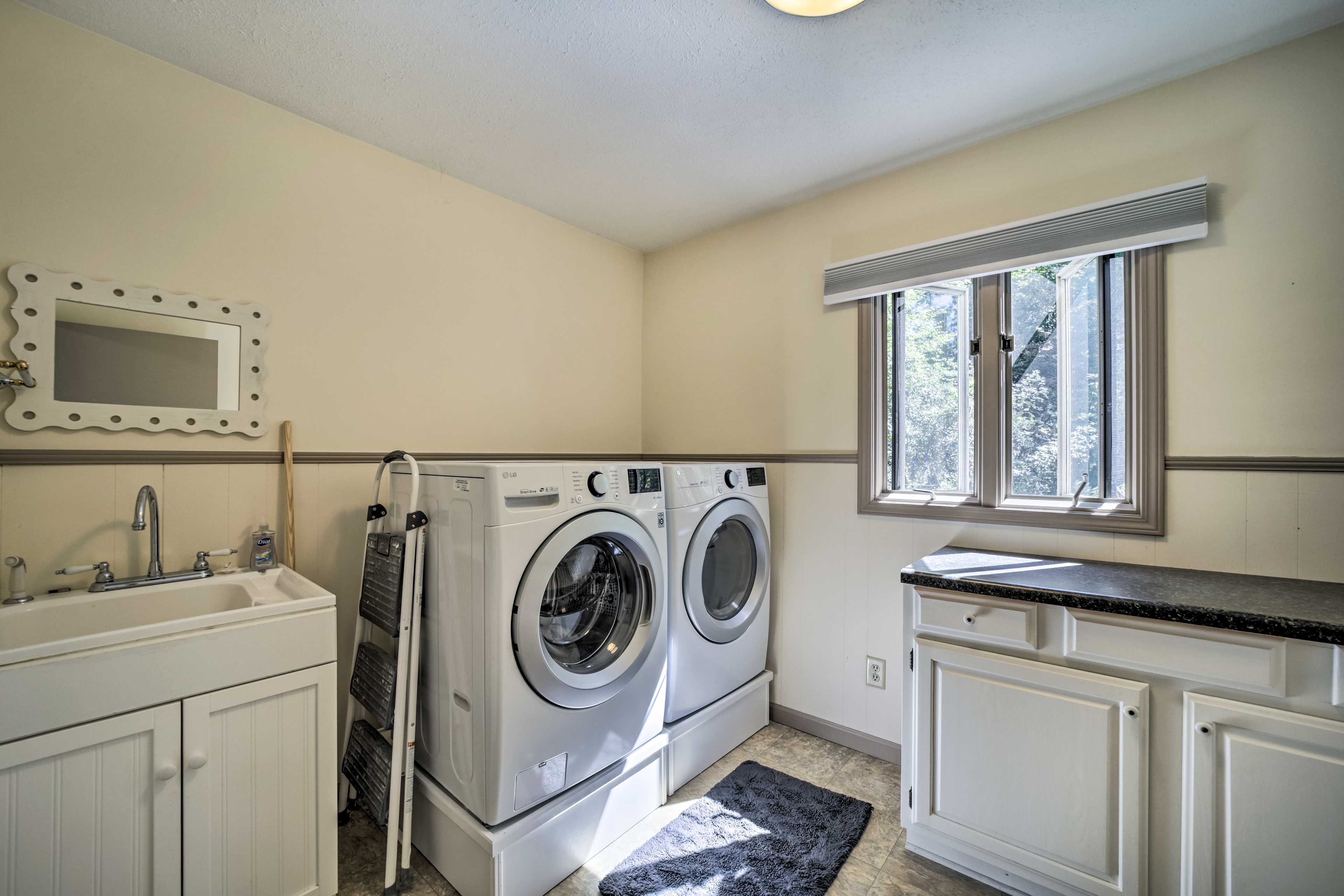 Laundry Room | Washer & Dryer