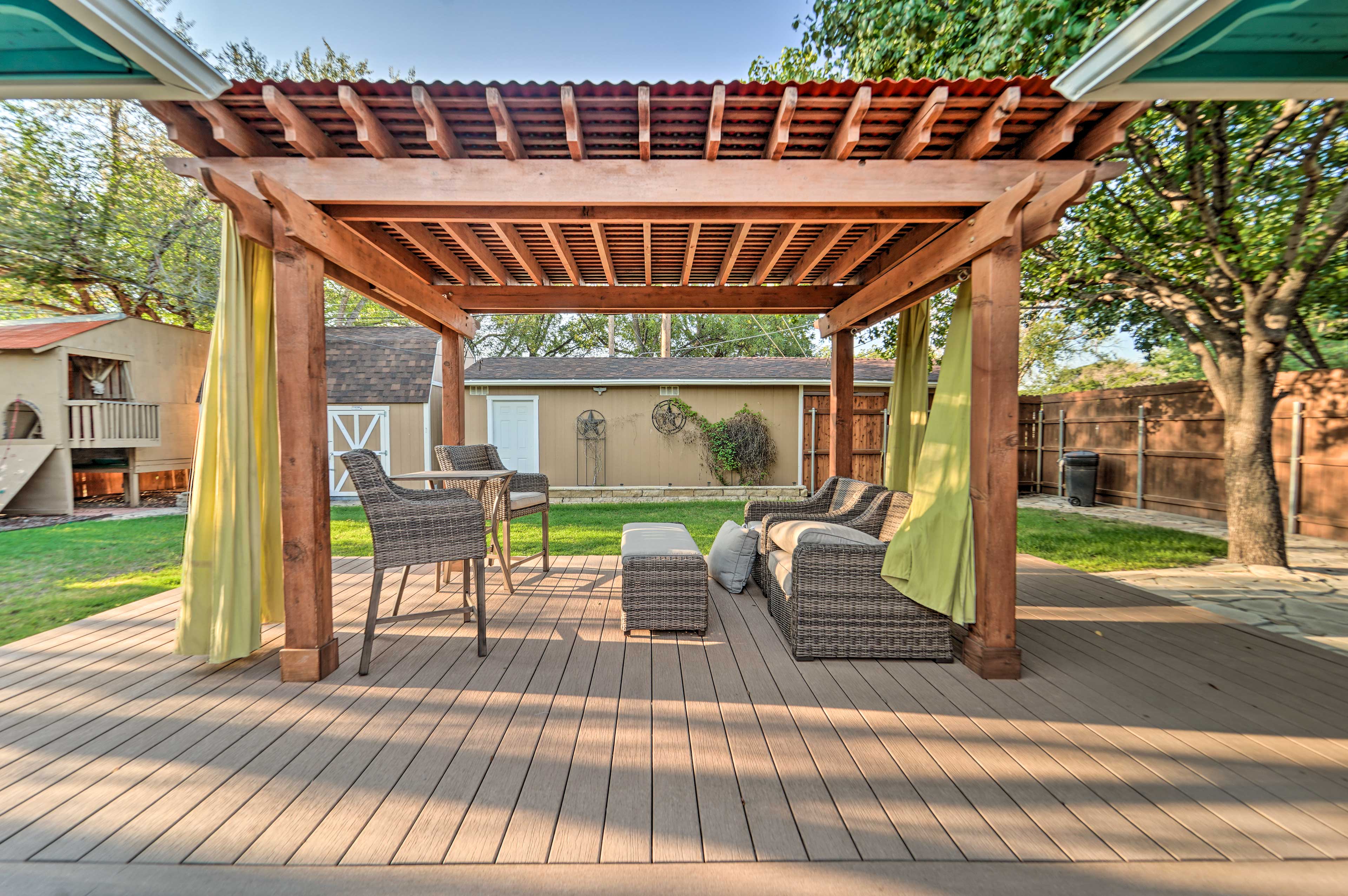Lovely Lubbock Home w/ Furnished Deck & Grill